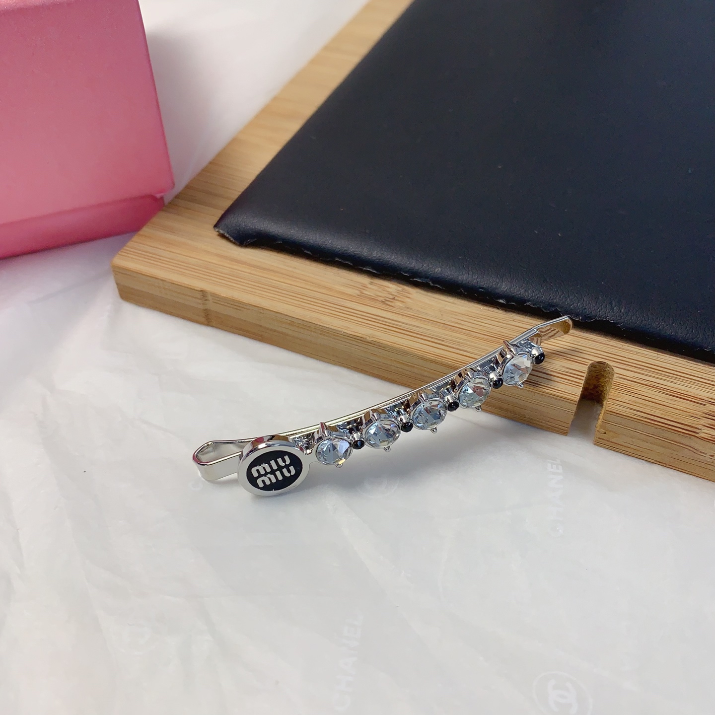  miumiu缪缪
miumiu发夹
捷克钻字母一字夹发夹压夹气质百搭小仙女必入单品 宝藏款 闭眼入🥰推