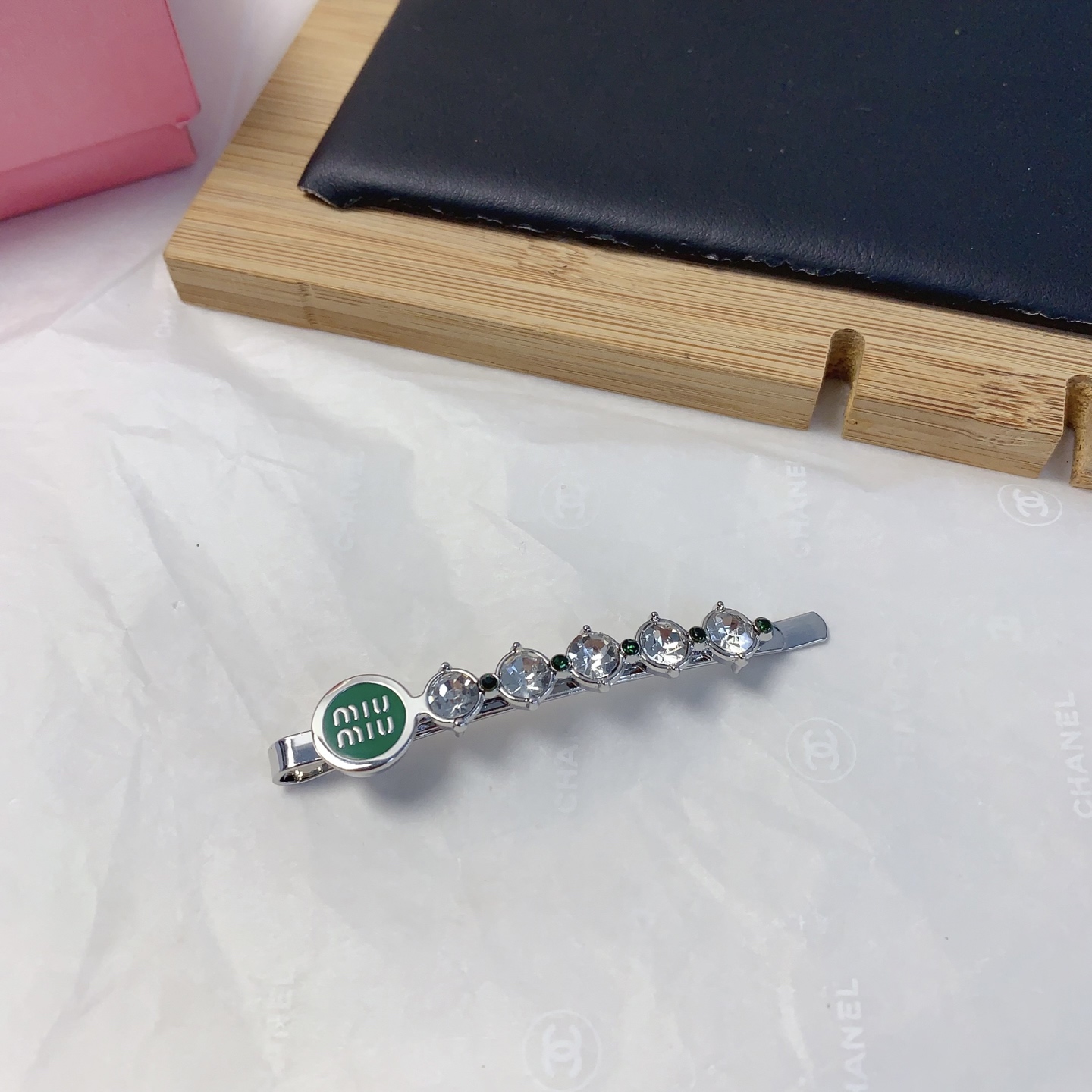  miumiu缪缪
miumiu发夹
捷克钻字母一字夹发夹压夹气质百搭小仙女必入单品 宝藏款 闭眼入🥰推