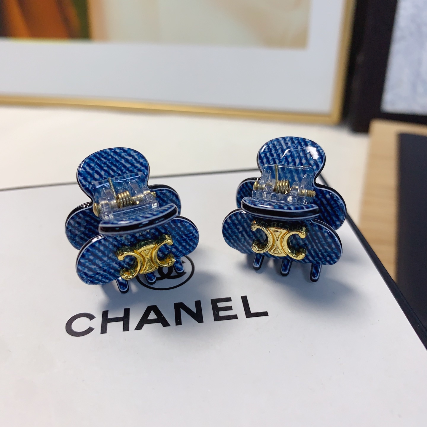  chanel小香
celine赛琳
迷你抓夹韩版小边夹 精致小仙女必入单品 宝藏款 闭眼入🥰推荐款（一