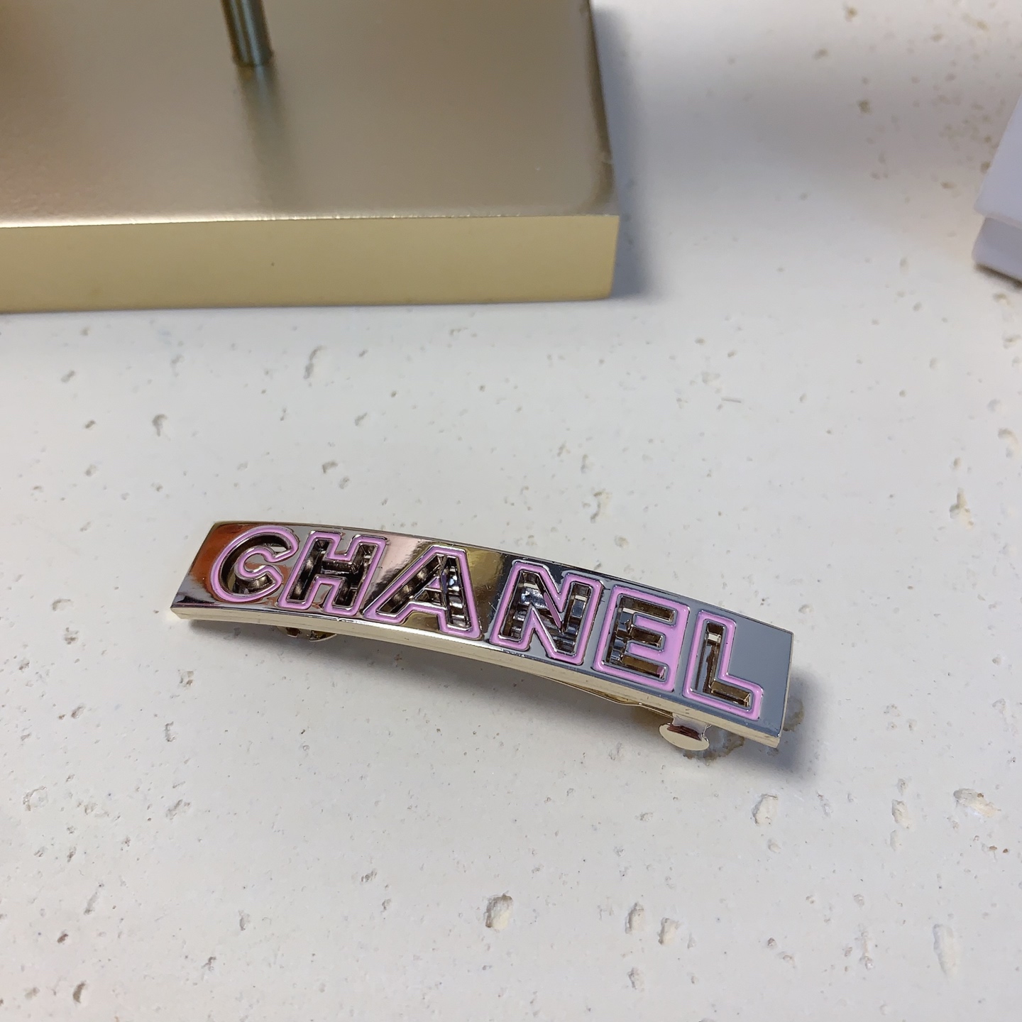  chanel小香
chanel发夹
滴油镂空字母发夹压夹弹簧夹气质百搭小仙女必入单品 宝藏款 闭眼入🥰