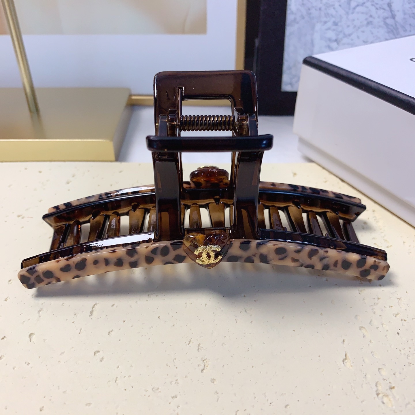 Chanel estilo Chanel, pinza para el pelo Chanel, pinza con logo de leopardo, elegante y versátil, pequeño accesorio exq…
