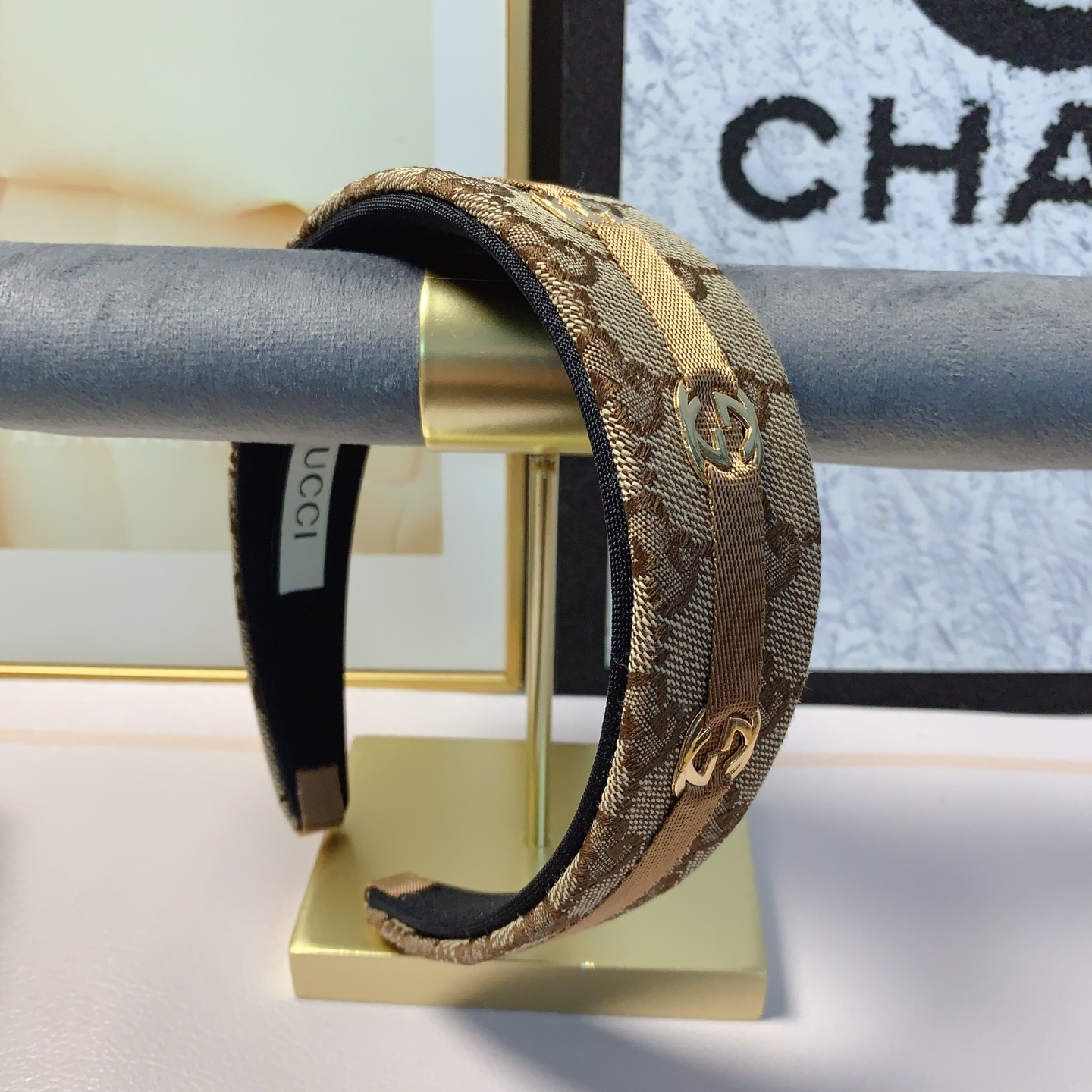  Gucci古驰
古驰发箍
织带logo发箍欧美时尚风发箍气质百搭小仙女必入单品名媛风十足～宝藏款 闭眼