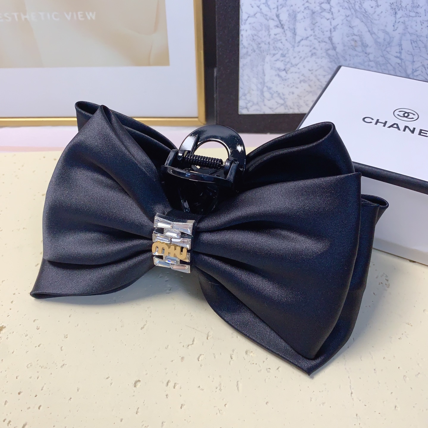  chanel小香
celine赛琳
miumiu缪缪
YSL圣罗兰
缎面捷克钻钛钢logo蝴蝶结抓夹气