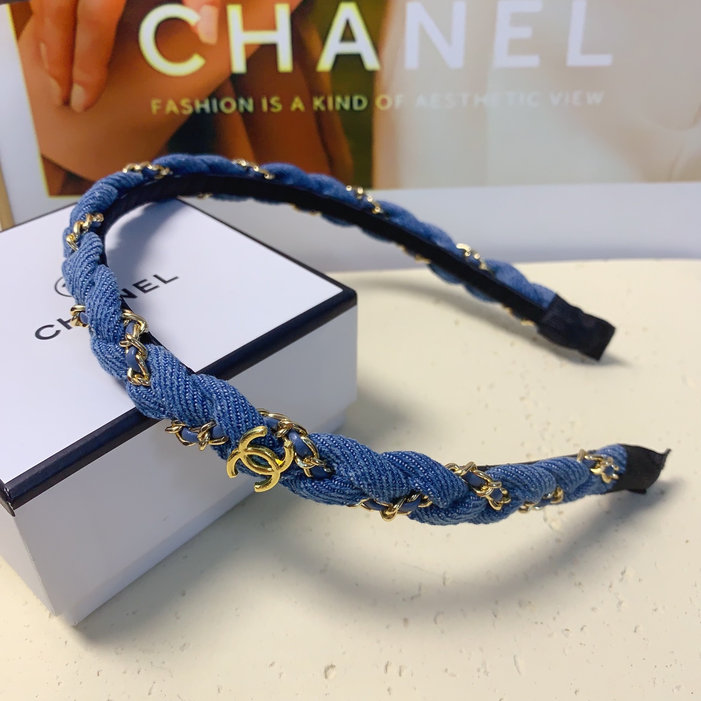 chanel小香
chanel发箍
牛仔链条轻奢风发箍气质百搭小仙女必入单品名媛风十足～宝藏款 闭眼入