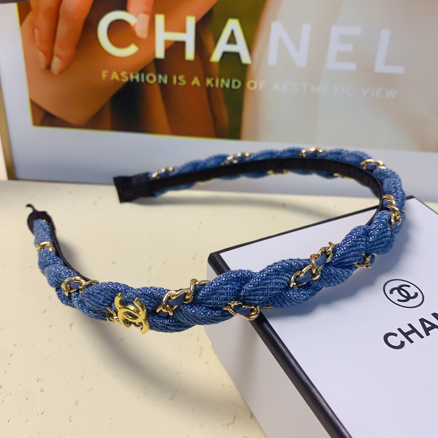  chanel小香
chanel发箍
牛仔链条轻奢风发箍气质百搭小仙女必入单品名媛风十足～宝藏款 闭眼入