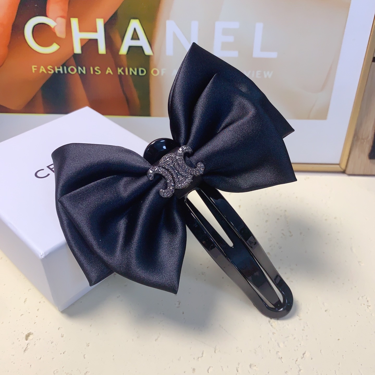  发夹集合图
celine赛琳 YSL圣罗兰
chanel小香 miumiu缪缪
loewe罗意威 Pr