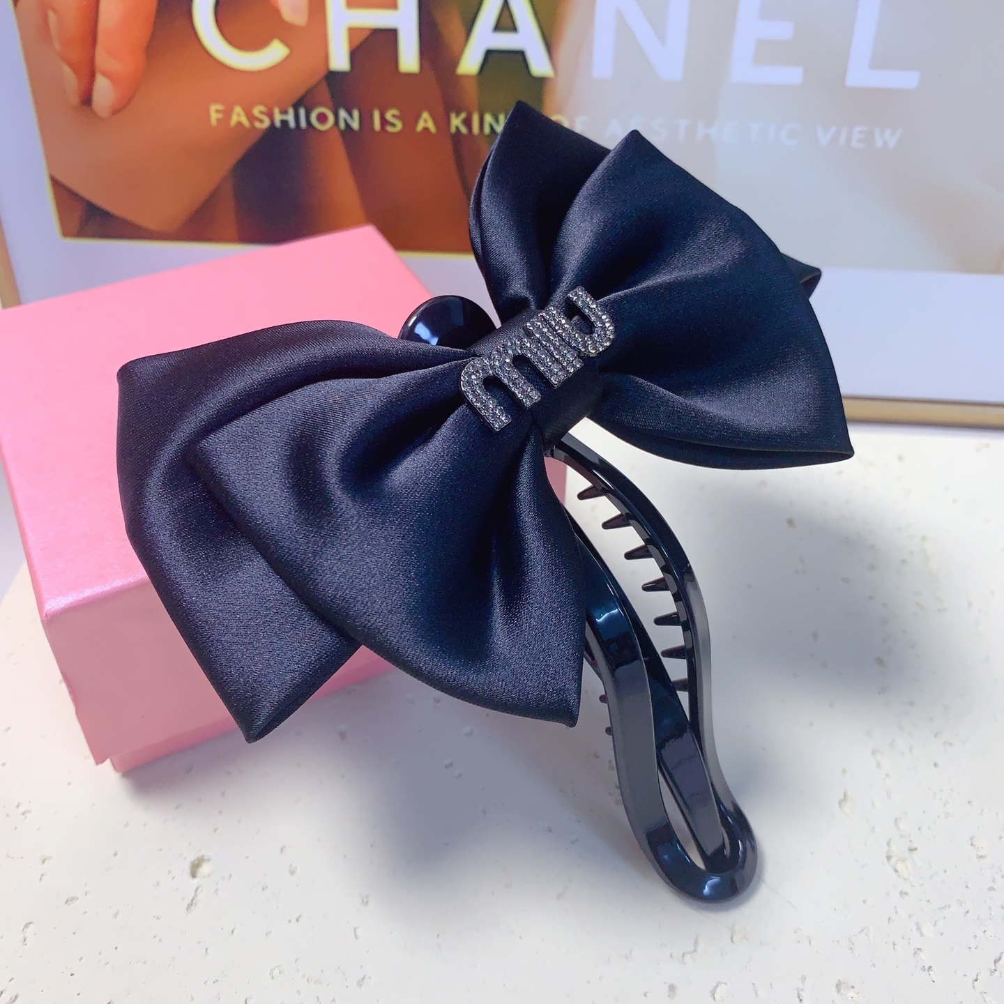  发夹集合图
celine赛琳 YSL圣罗兰
chanel小香 miumiu缪缪
loewe罗意威 Pr