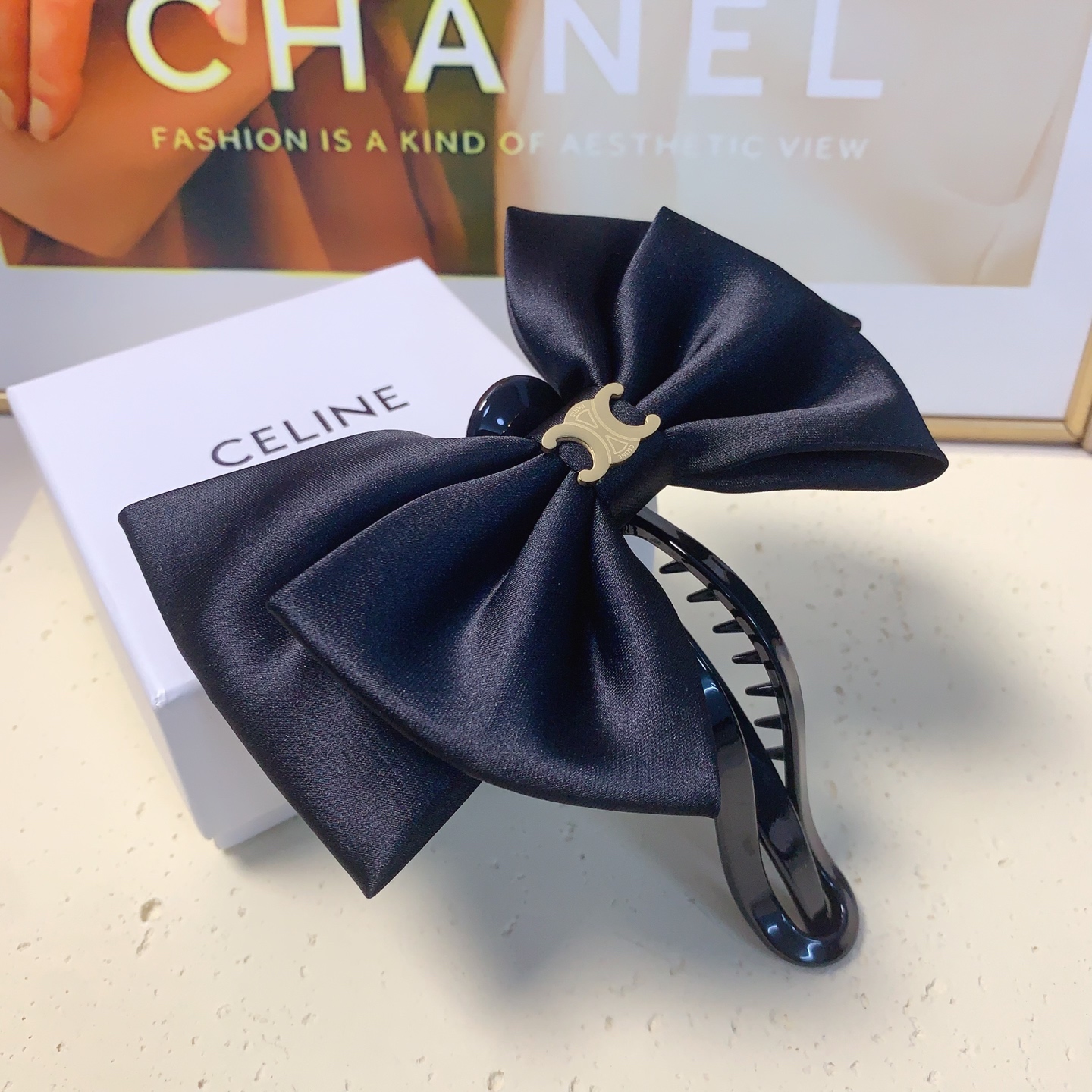  发夹集合图
celine赛琳 YSL圣罗兰
chanel小香 miumiu缪缪
loewe罗意威 Pr