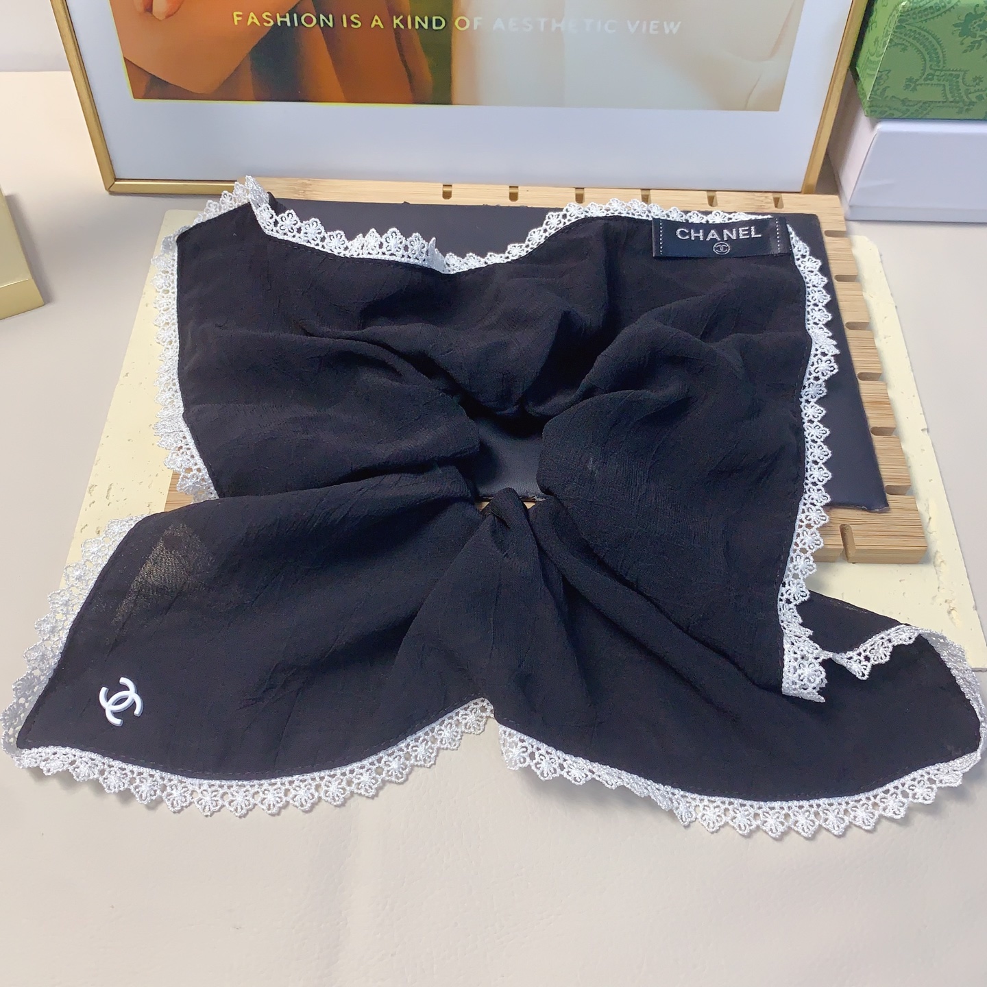  chanel小香
chanel皮筋
雪纺勾花边皮筋发圈气质百搭小仙女必入单品 宝藏款 闭眼入🥰推荐款（
