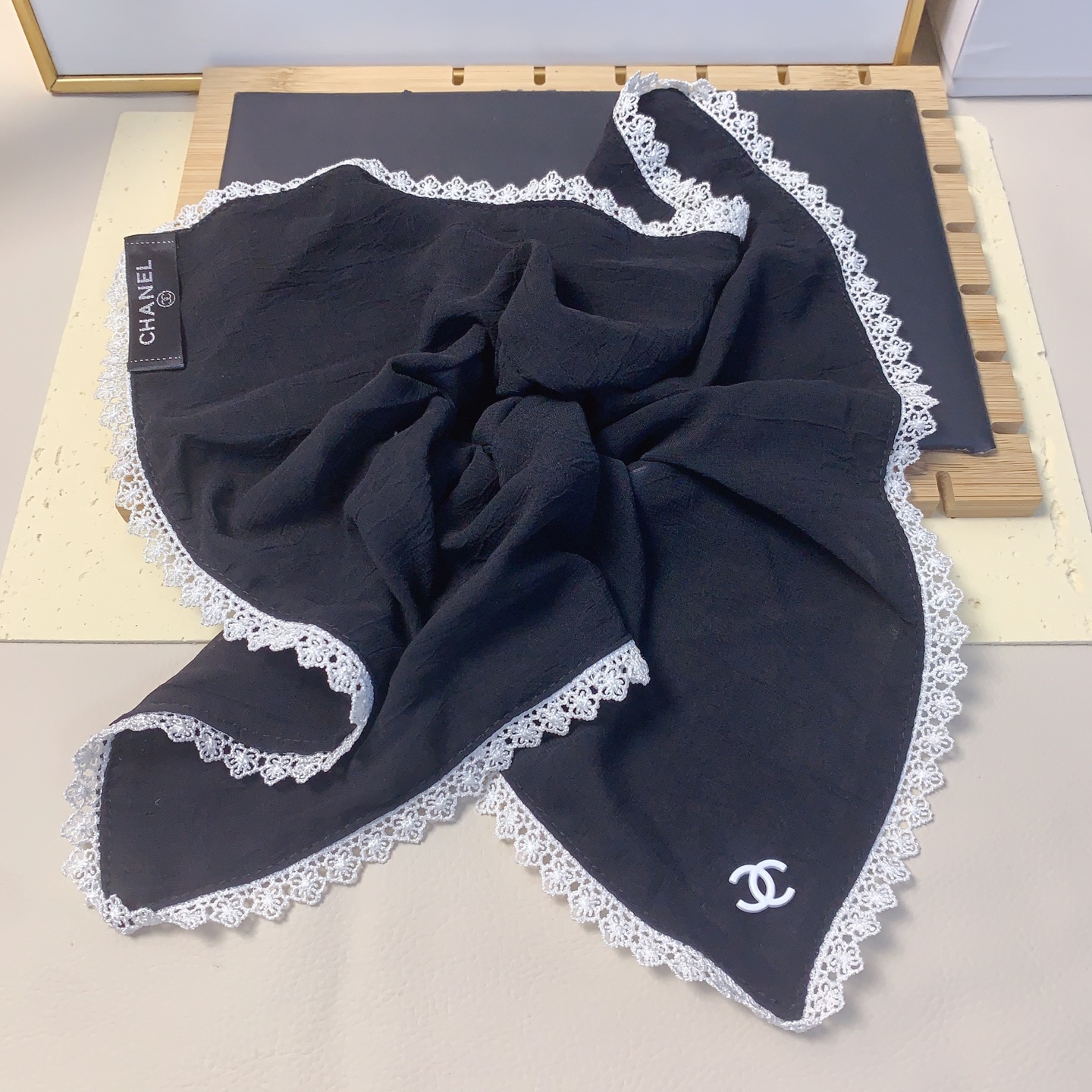  chanel小香
chanel皮筋
雪纺勾花边皮筋发圈气质百搭小仙女必入单品 宝藏款 闭眼入🥰推荐款（