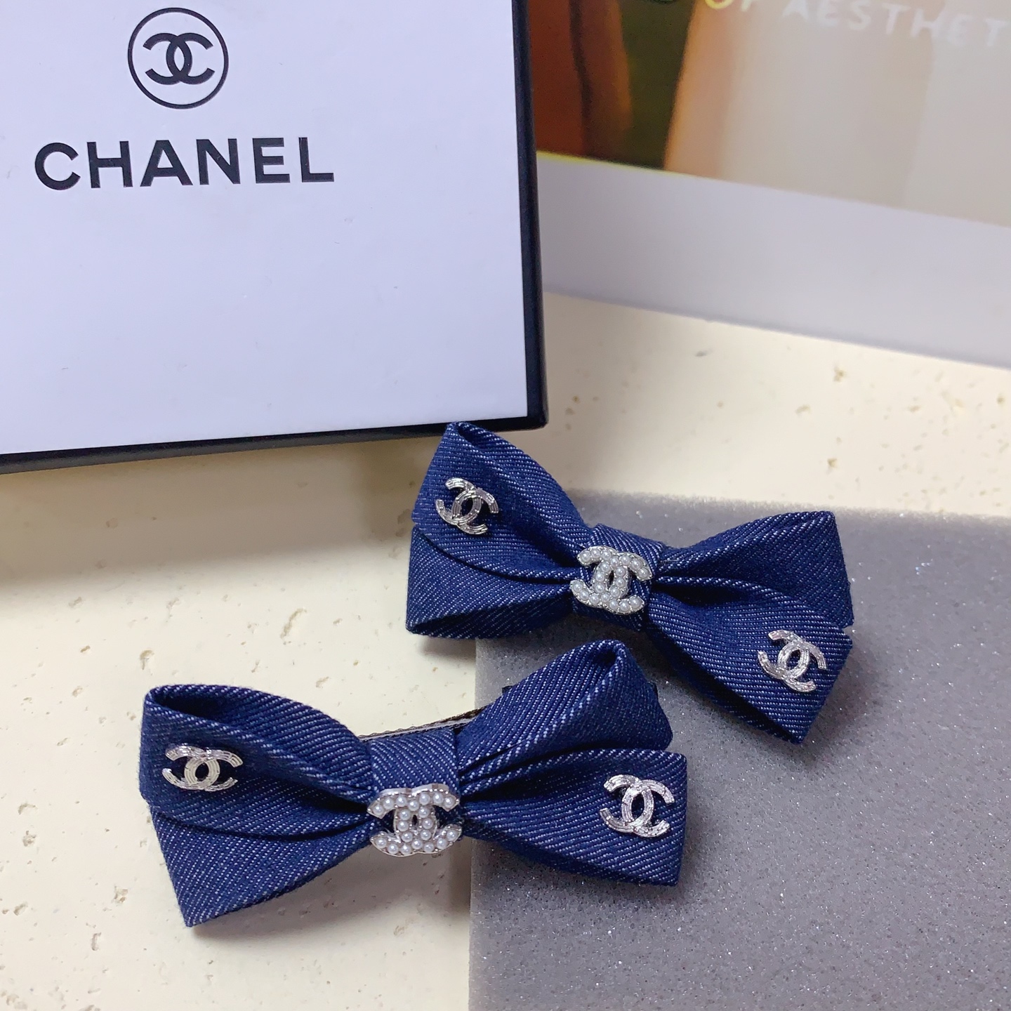  chanel小香 压夹

蝴蝶结🎀牛仔 logo压夹边夹日常精致小单品 气质百搭小仙女必入单品 宝藏款