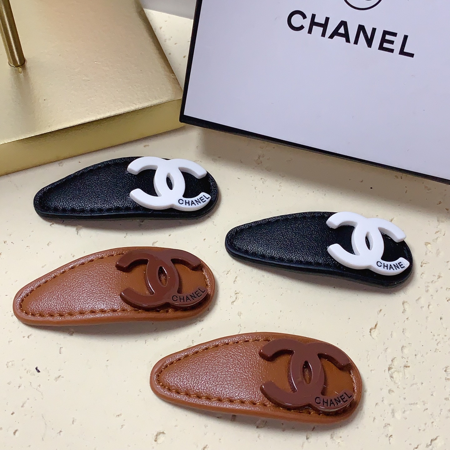  chanel小香


小羊皮 logo压夹边夹日常精致小单品 气质百搭小仙女必入单品 宝藏款 闭眼入🥰