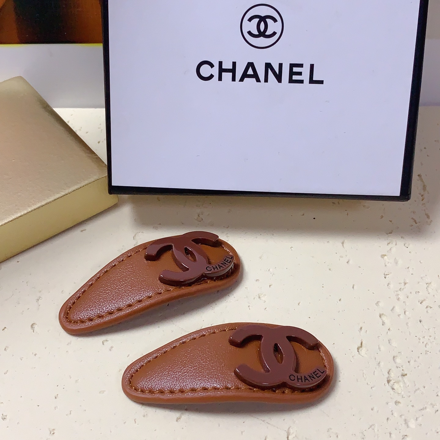  chanel小香


小羊皮 logo压夹边夹日常精致小单品 气质百搭小仙女必入单品 宝藏款 闭眼入🥰