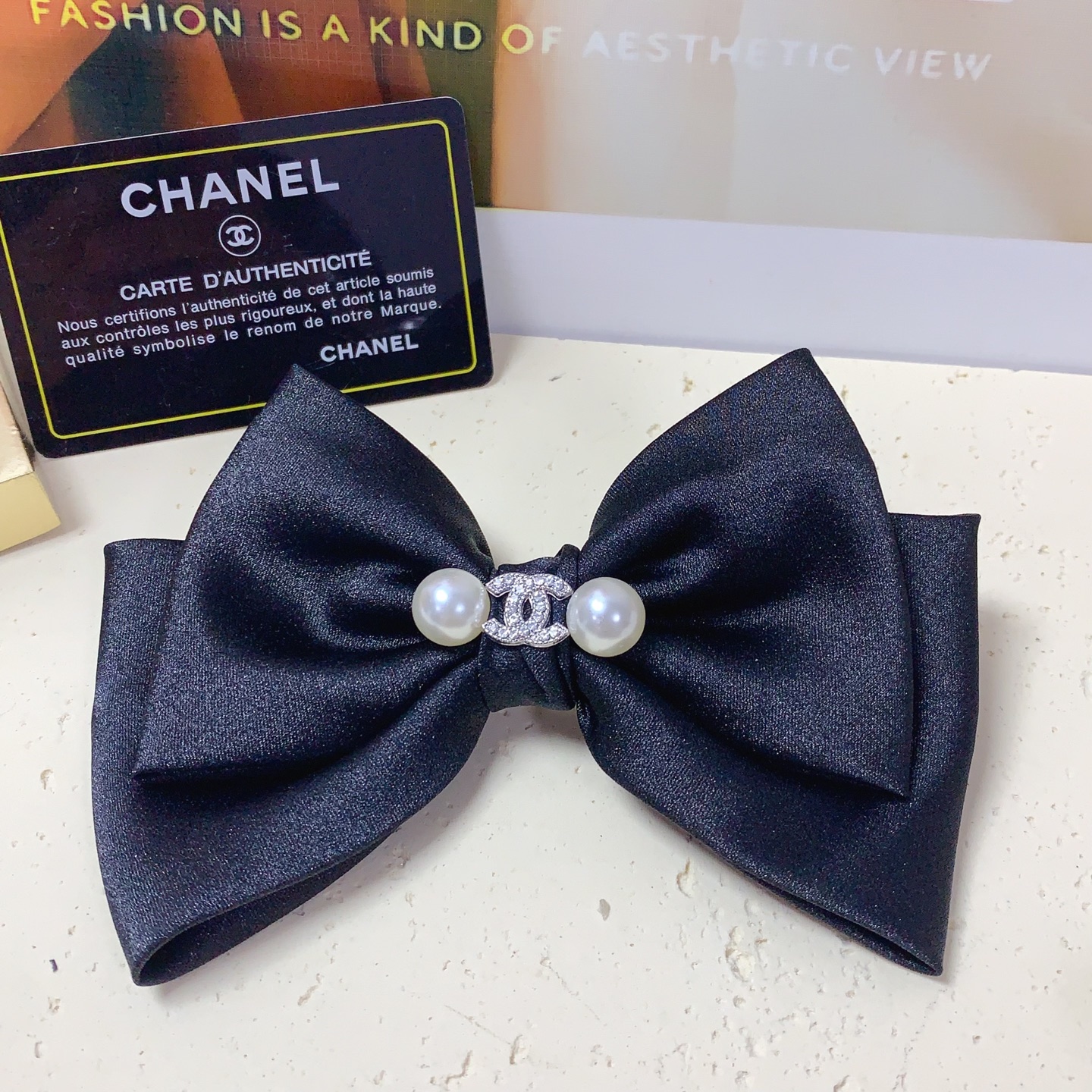  chanel小香 压夹


蝴蝶结🎀珍珠 logo压夹边夹日常精致小单品 气质百搭小仙女必入单品 宝藏