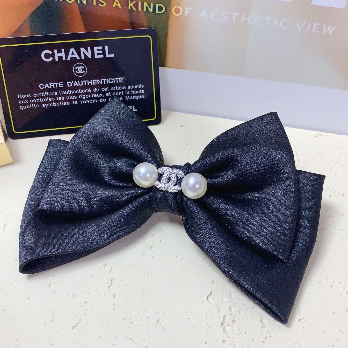  chanel小香 压夹


蝴蝶结🎀珍珠 logo压夹边夹日常精致小单品 气质百搭小仙女必入单品 宝藏