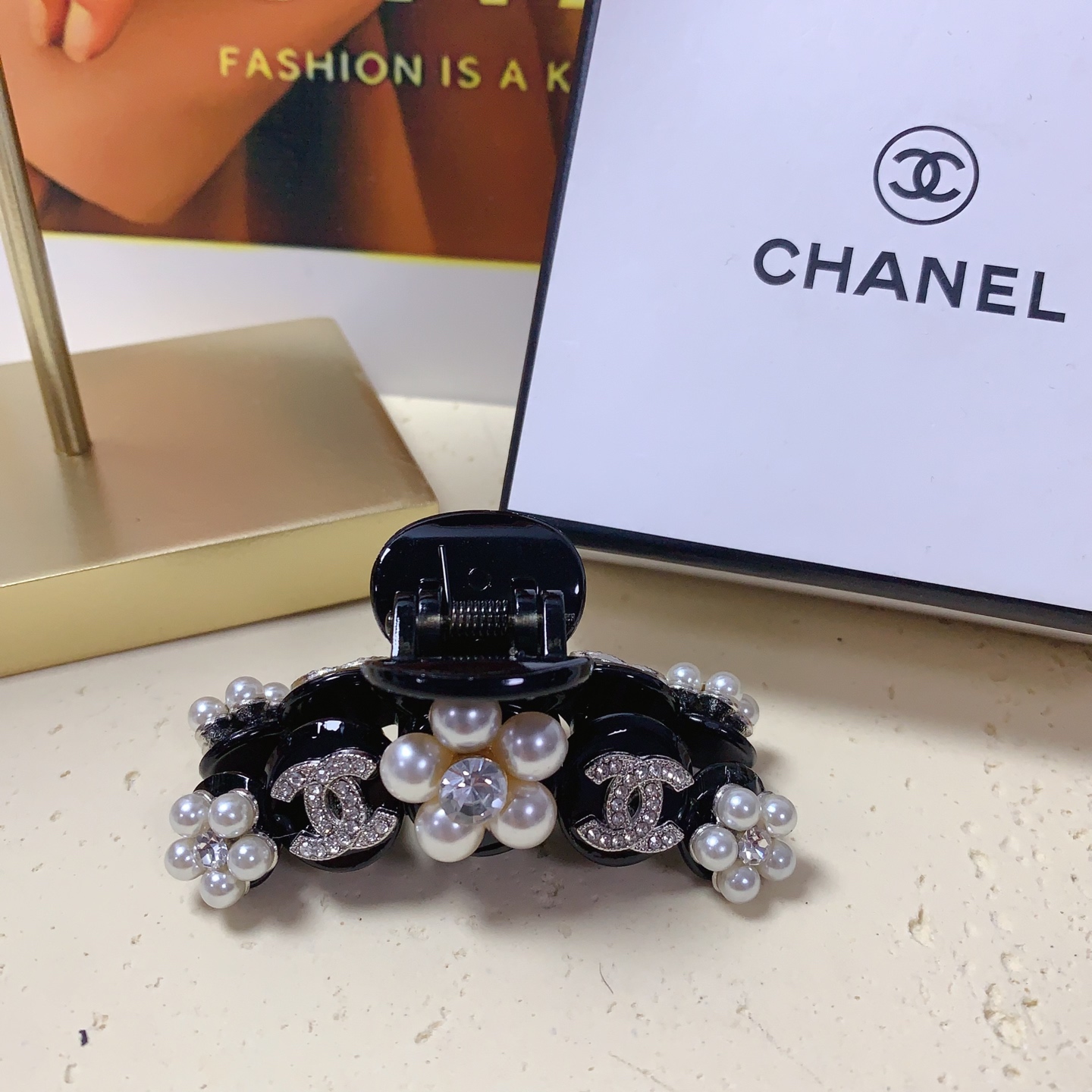  chanel小香 抓夹


重工logo抓夹马尾夹 日常精致小单品 气质百搭小仙女必入单品 宝藏款 闭