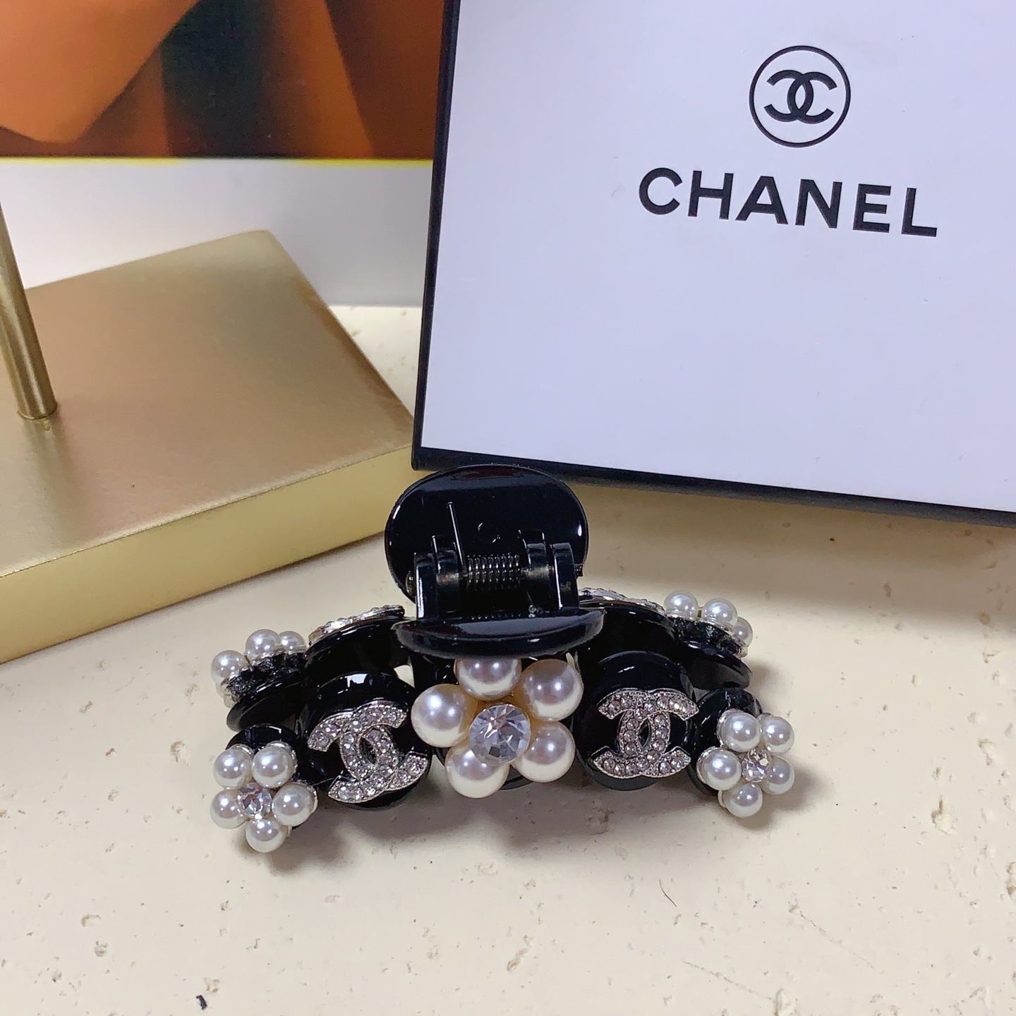  chanel小香 抓夹


重工logo抓夹马尾夹 日常精致小单品 气质百搭小仙女必入单品 宝藏款 闭