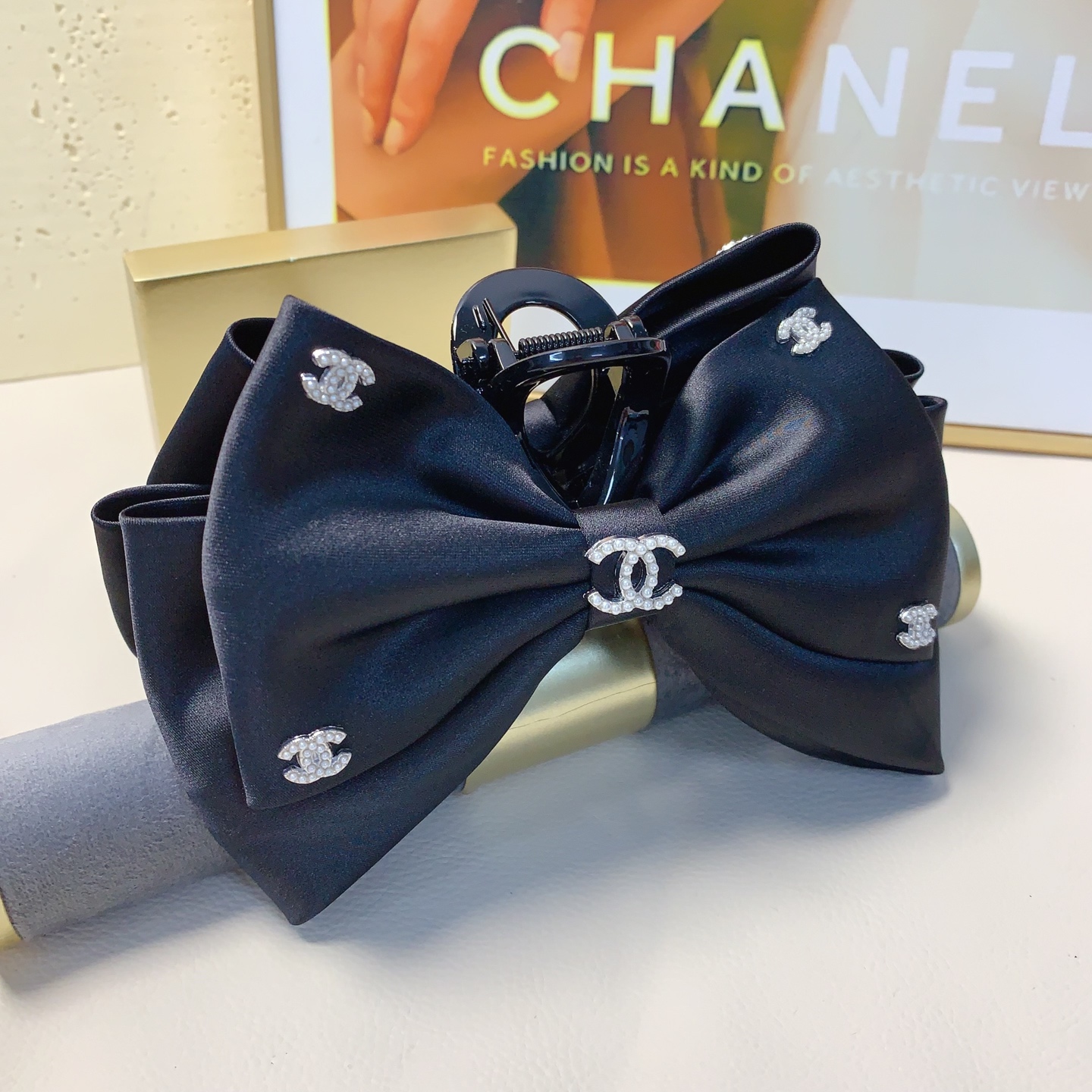  chanel小香
chanel发夹
绸缎蝴蝶结珍珠logo抓夹气质百搭日常精致小单品 小仙女必入单品 
