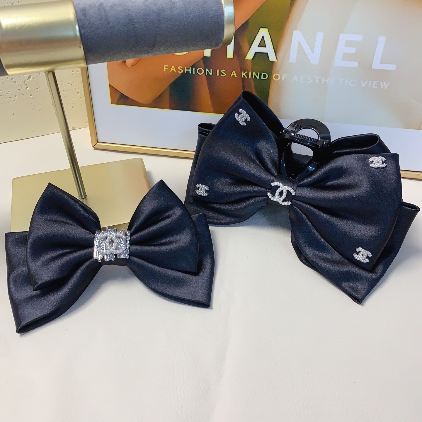  chanel小香
chanel发夹
缎面蝴蝶结发夹弹簧夹气质百搭日常精致小单品 小仙女必入单品 宝藏款