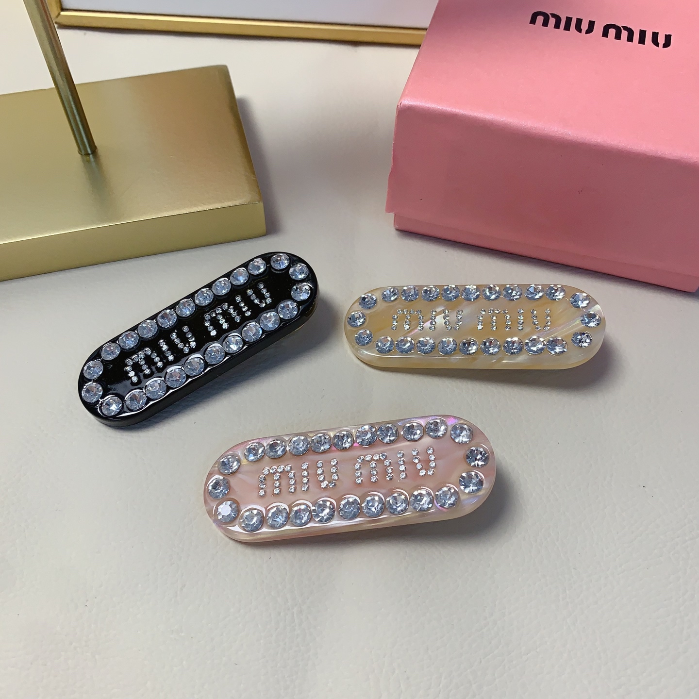  miumiu缪缪
miumiu发夹
捷克钻字母发夹压夹气质百搭小仙女必入单品 宝藏款 闭眼入🥰推荐款（