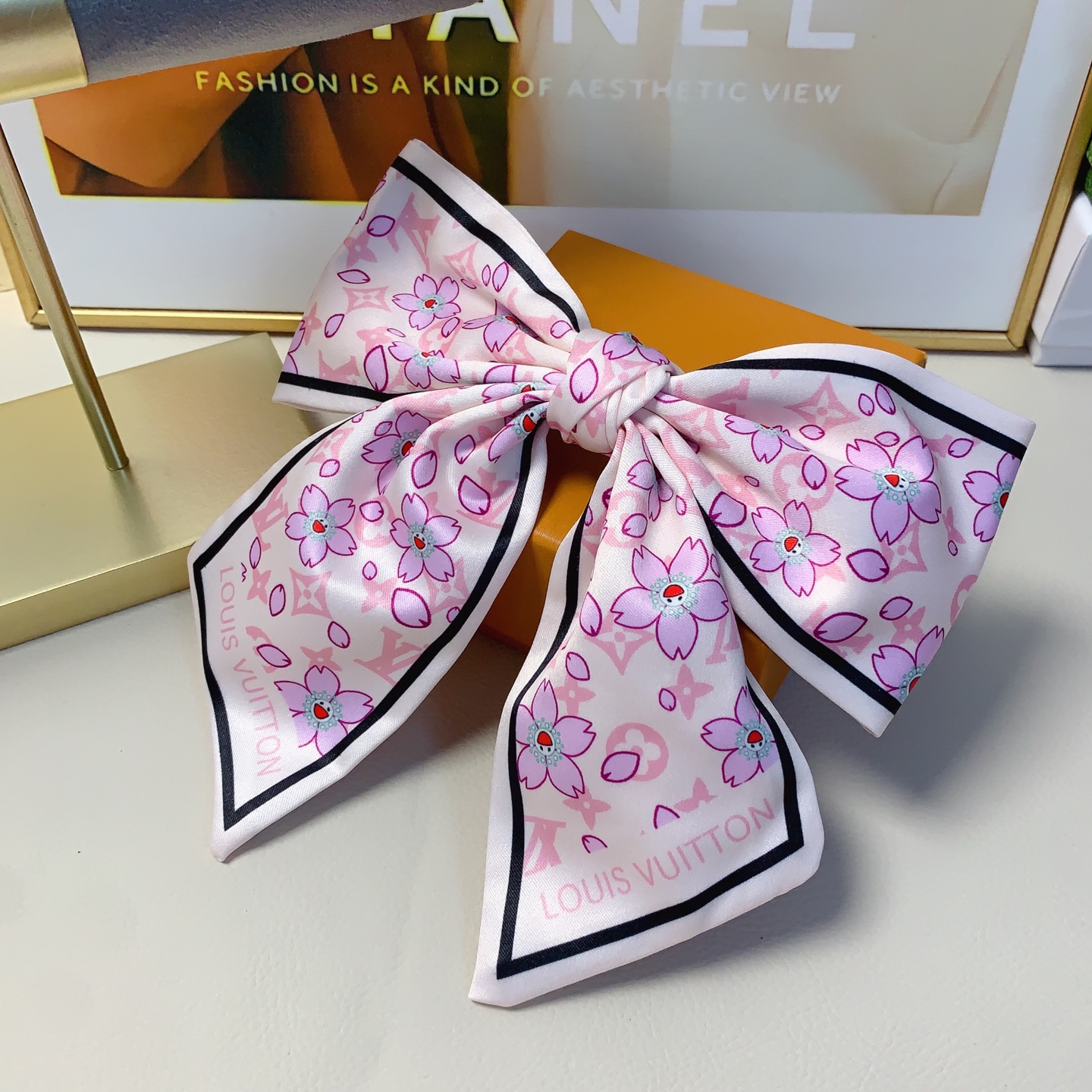  chanel小香
chanel发夹
绸缎蝴蝶结发夹弹簧夹版型立体气质时尚百搭小仙女必入单品 闭眼入🥰推