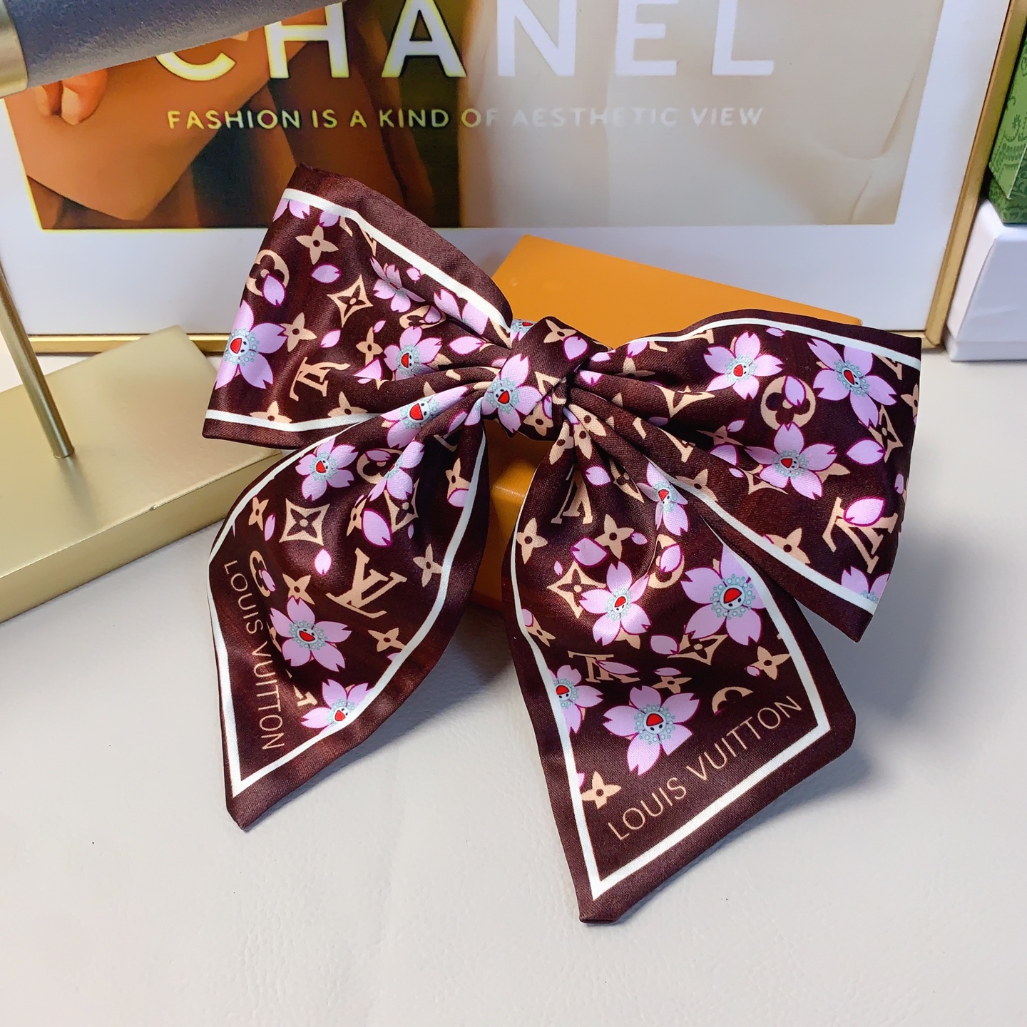  chanel小香
chanel发夹
绸缎蝴蝶结发夹弹簧夹版型立体气质时尚百搭小仙女必入单品 闭眼入🥰推