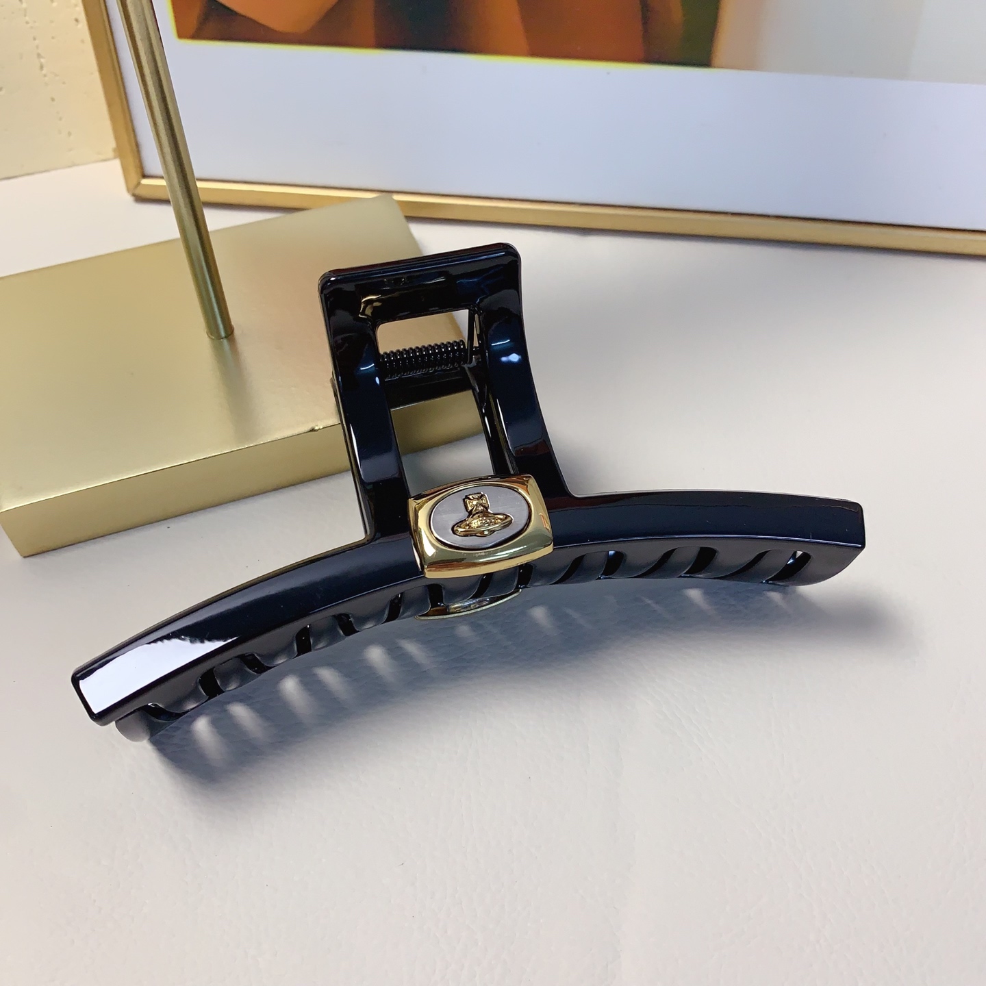  Vivienne Westwood西太后
西太后抓夹
🛸飞碟🛸土星醋酸抓夹 气质百搭 日常精致小单品 