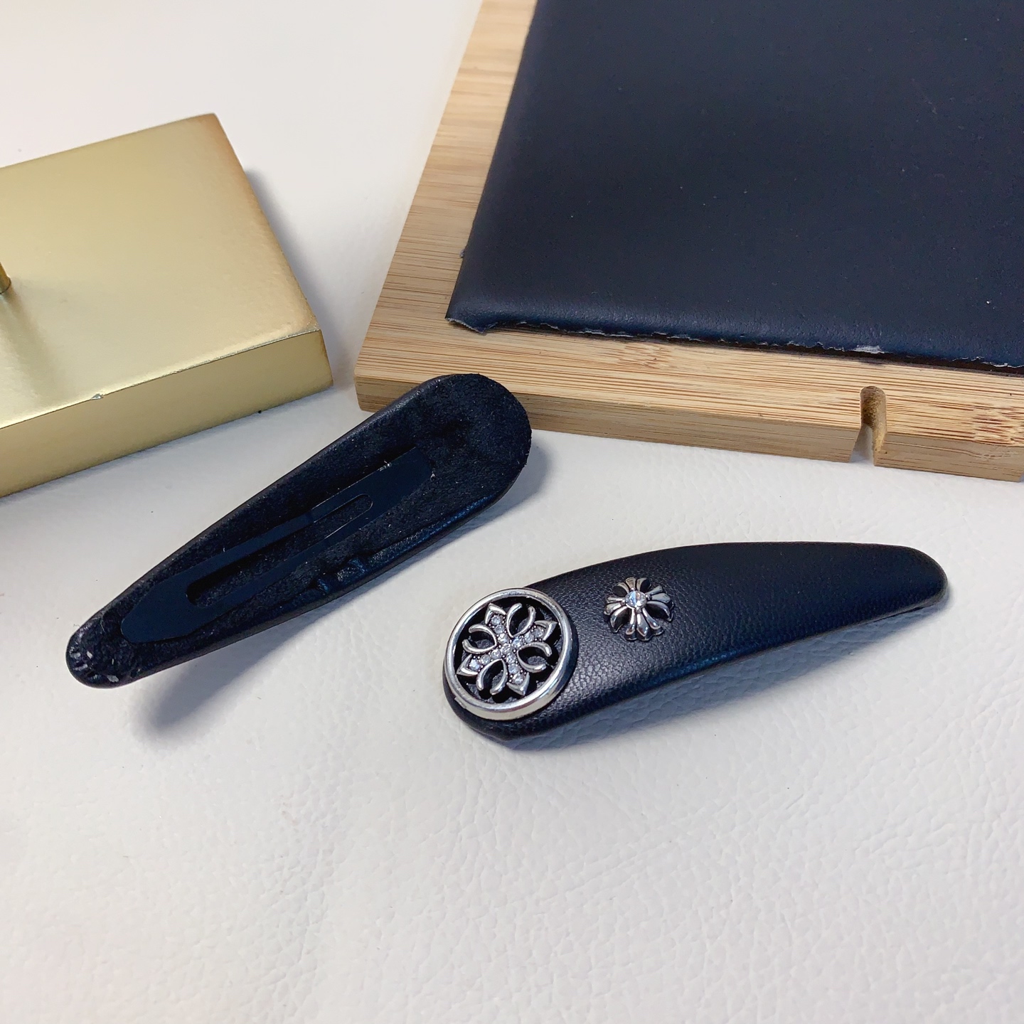  克罗心发夹
潮牌克罗心
新款logo边夹BB夹刘海夹日常精致小单品 气质百搭小仙女必入单品 宝藏款 闭