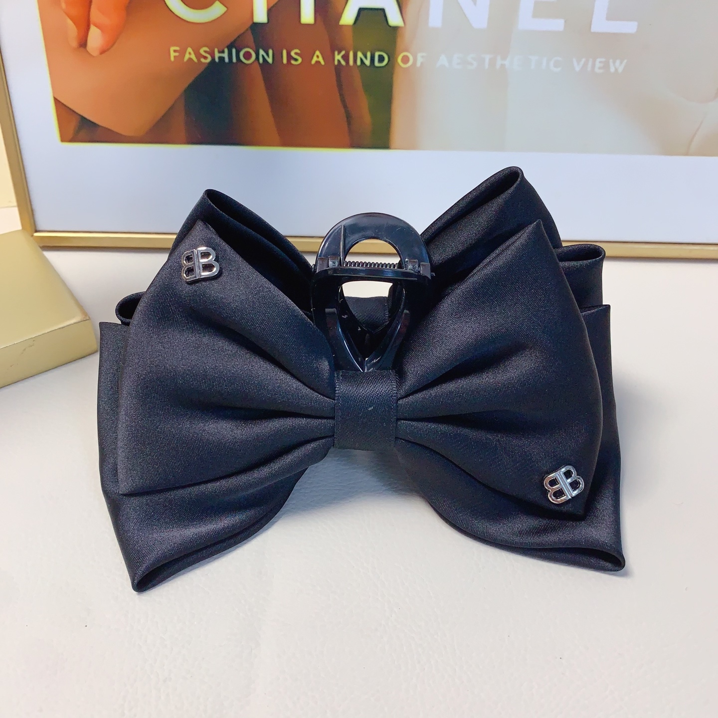 Pinza Balenciaga, nueva pinza de lazo con logo, elegante y versátil, pequeño accesorio diario, imprescindible para hada…