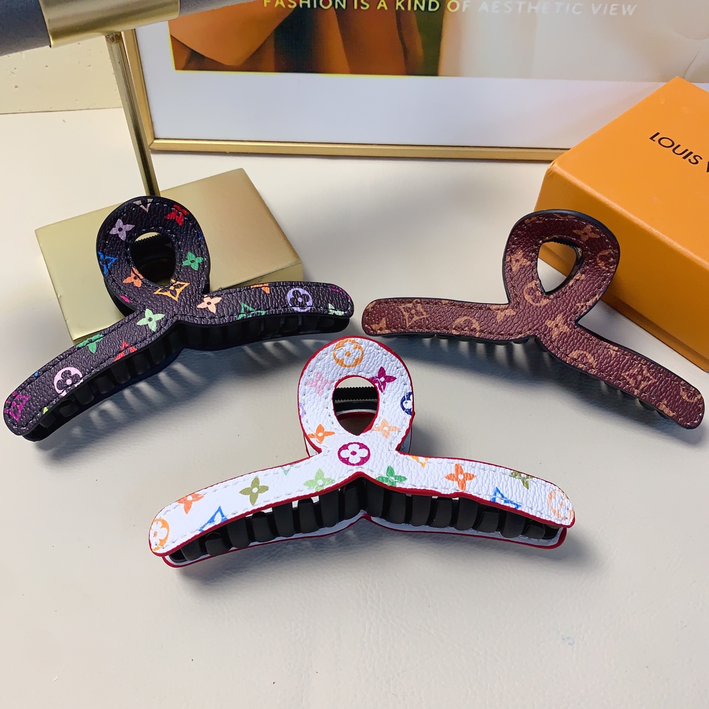 LV Louis Vuitton pinza para el cabello de la marca del burro, pinza de colores, elegante y versátil, accesorio diario e…