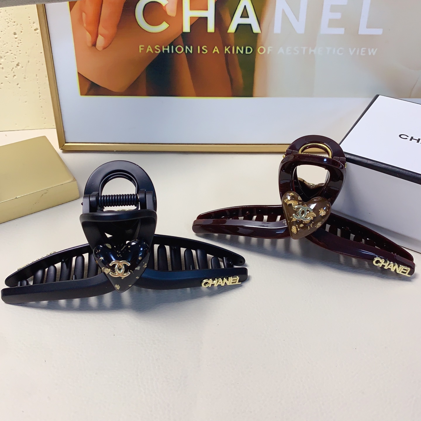 chanel pequeño chanel pinza para el cabello pinza de acetato en forma de corazón 💟, elegante y versátil, accesorio dia…