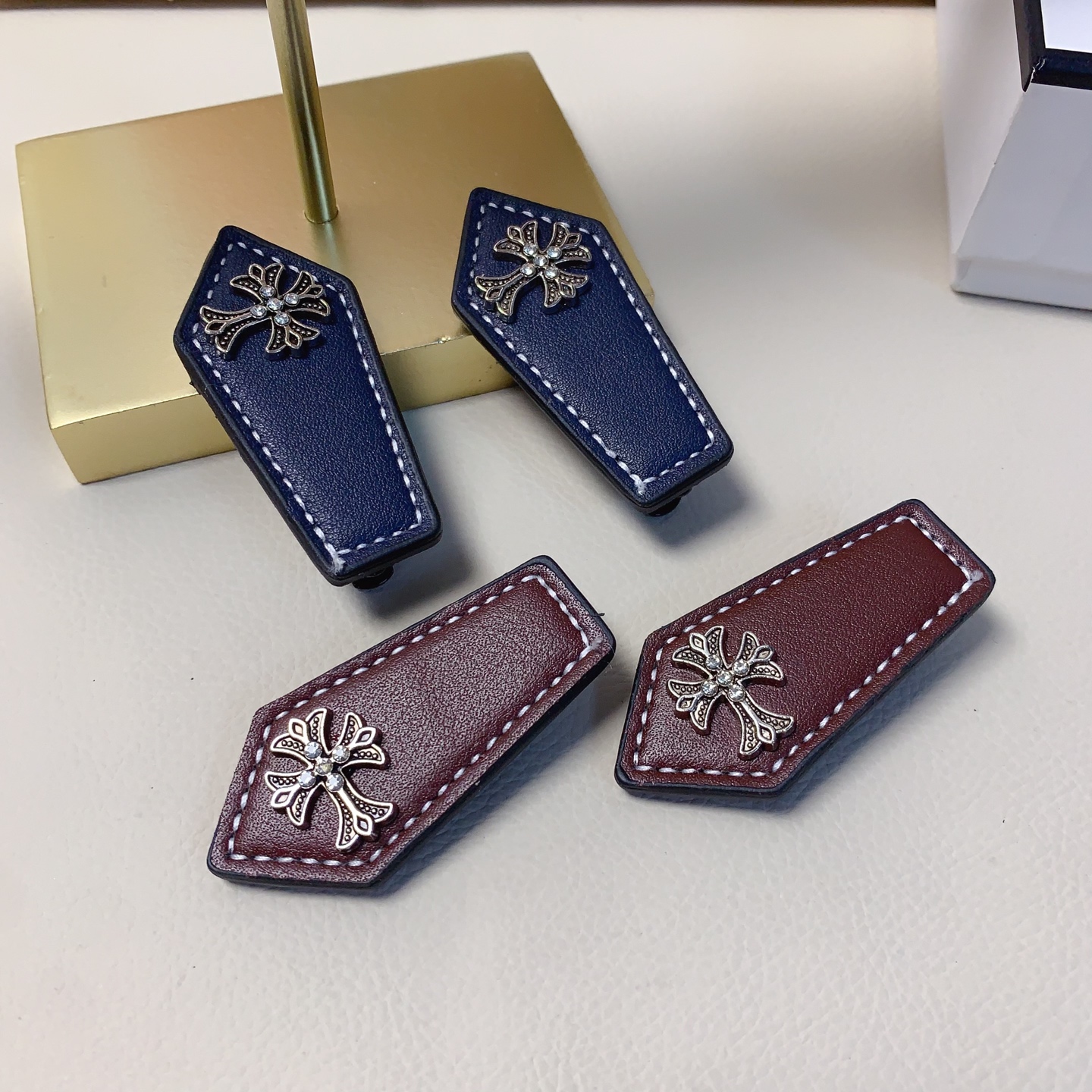 クロハート発夹 - 皮革三角デザインのデイリーアクセサリー