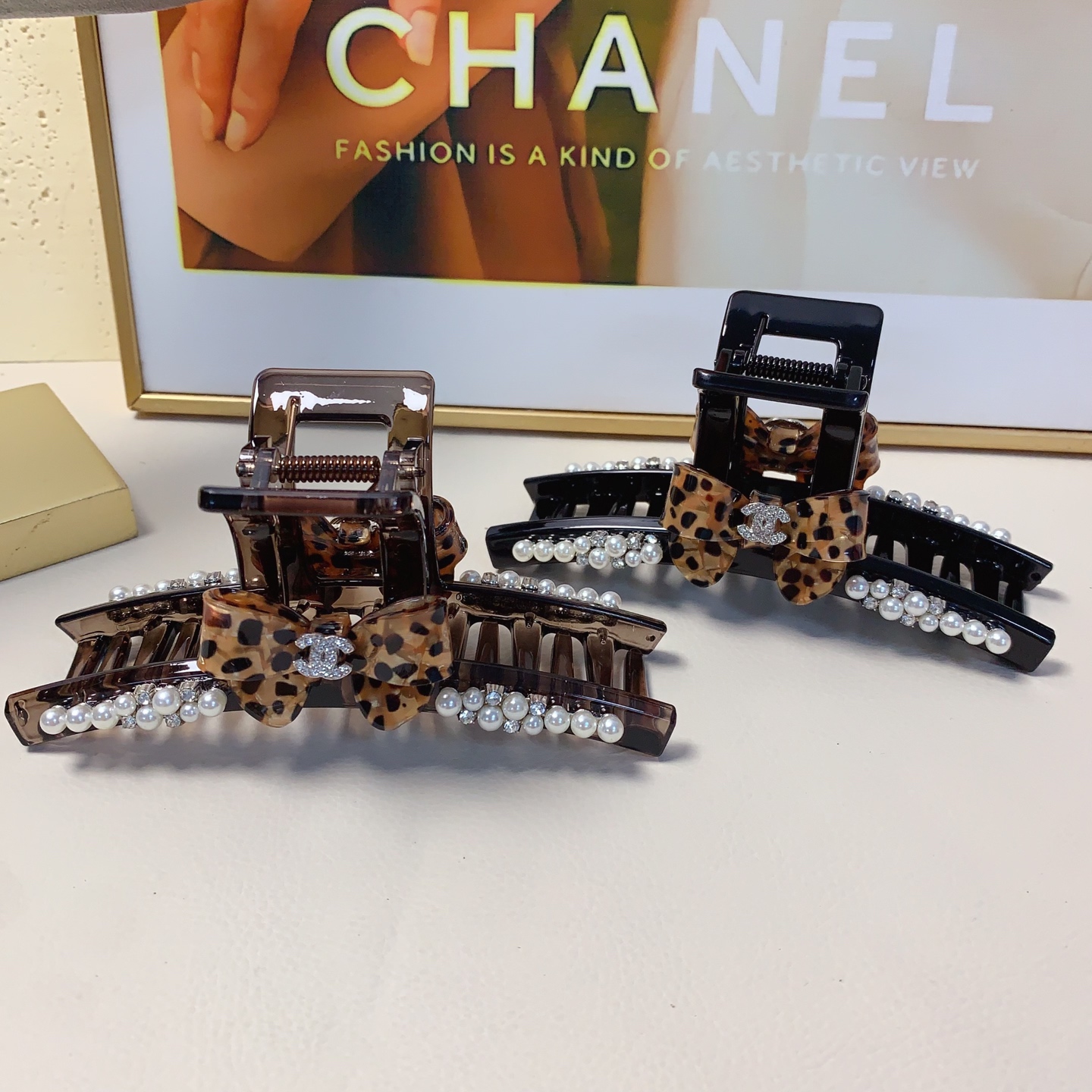 Chanel Chanel pinza para el cabello de Chanel, pinza con lazo de leopardo y perlas, elegante y versátil, pequeño acceso…