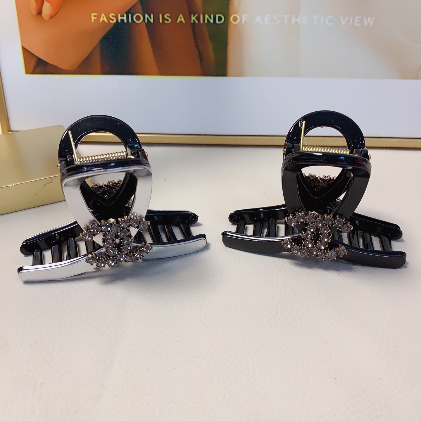 Chanel Chanel pinza para el cabello de Chanel, pinza metálica con incrustaciones de diamantes, elegante y versátil, peq…