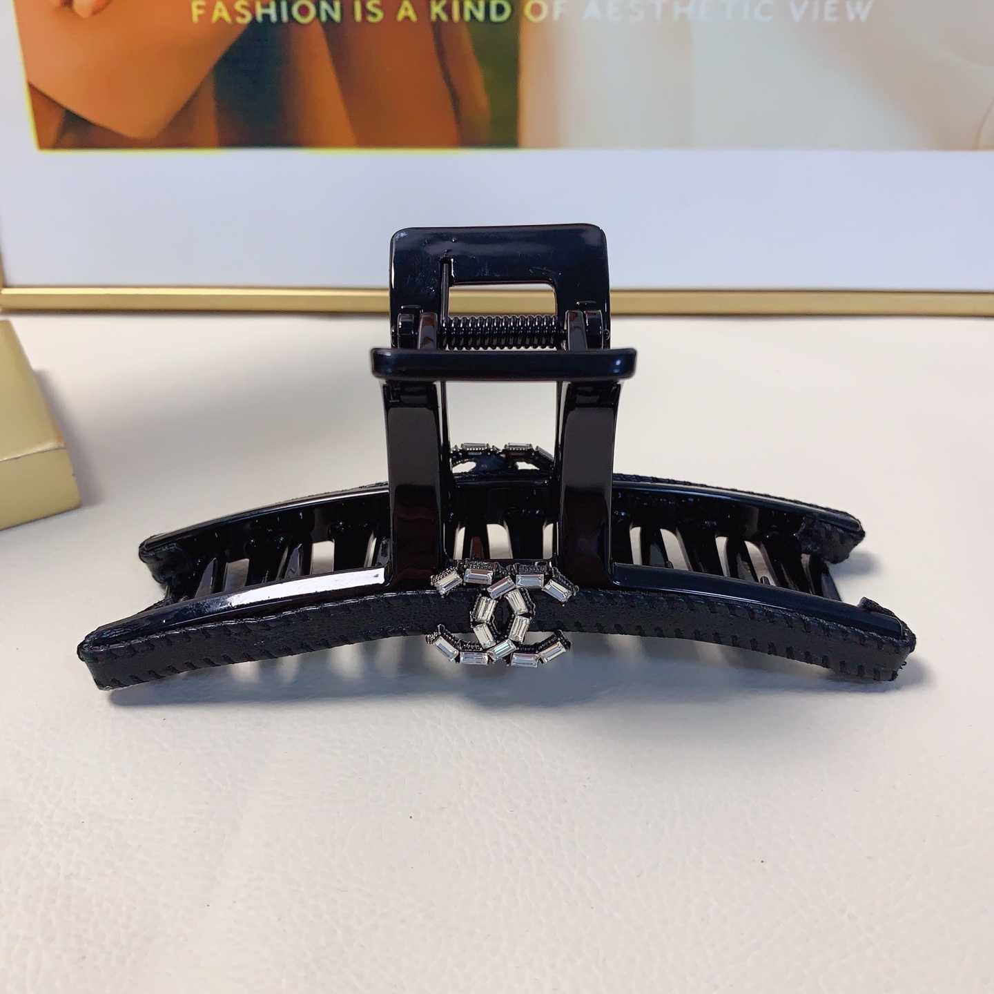 chanel小香chanel抓夹皮革logo抓夹气质百搭日常精致小单品 小仙女必入单品 宝藏款 闭眼入🥰
