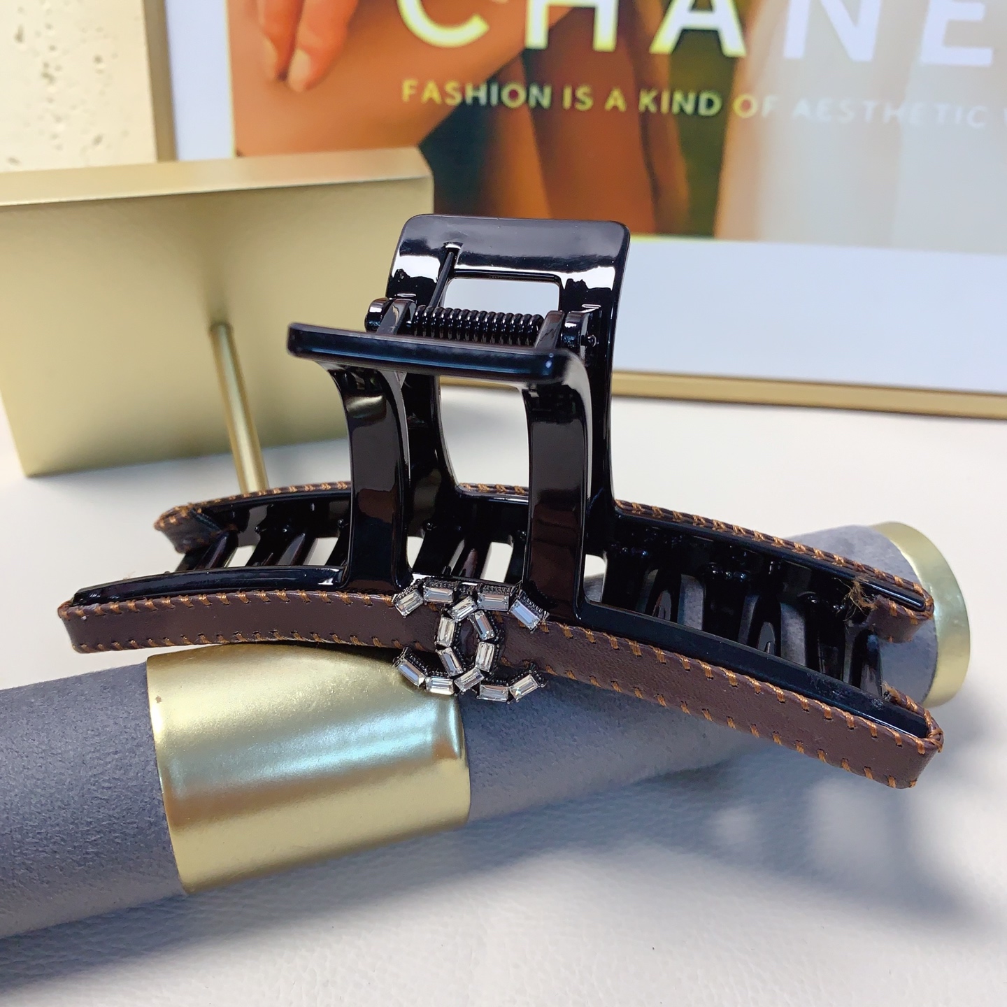 chanel小香chanel抓夹皮革logo抓夹气质百搭日常精致小单品 小仙女必入单品 宝藏款 闭眼入🥰