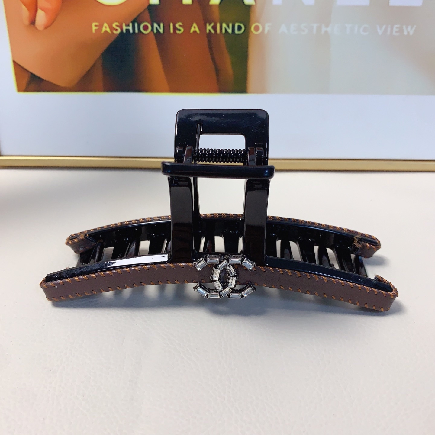 chanel小香chanel抓夹皮革logo抓夹气质百搭日常精致小单品 小仙女必入单品 宝藏款 闭眼入🥰