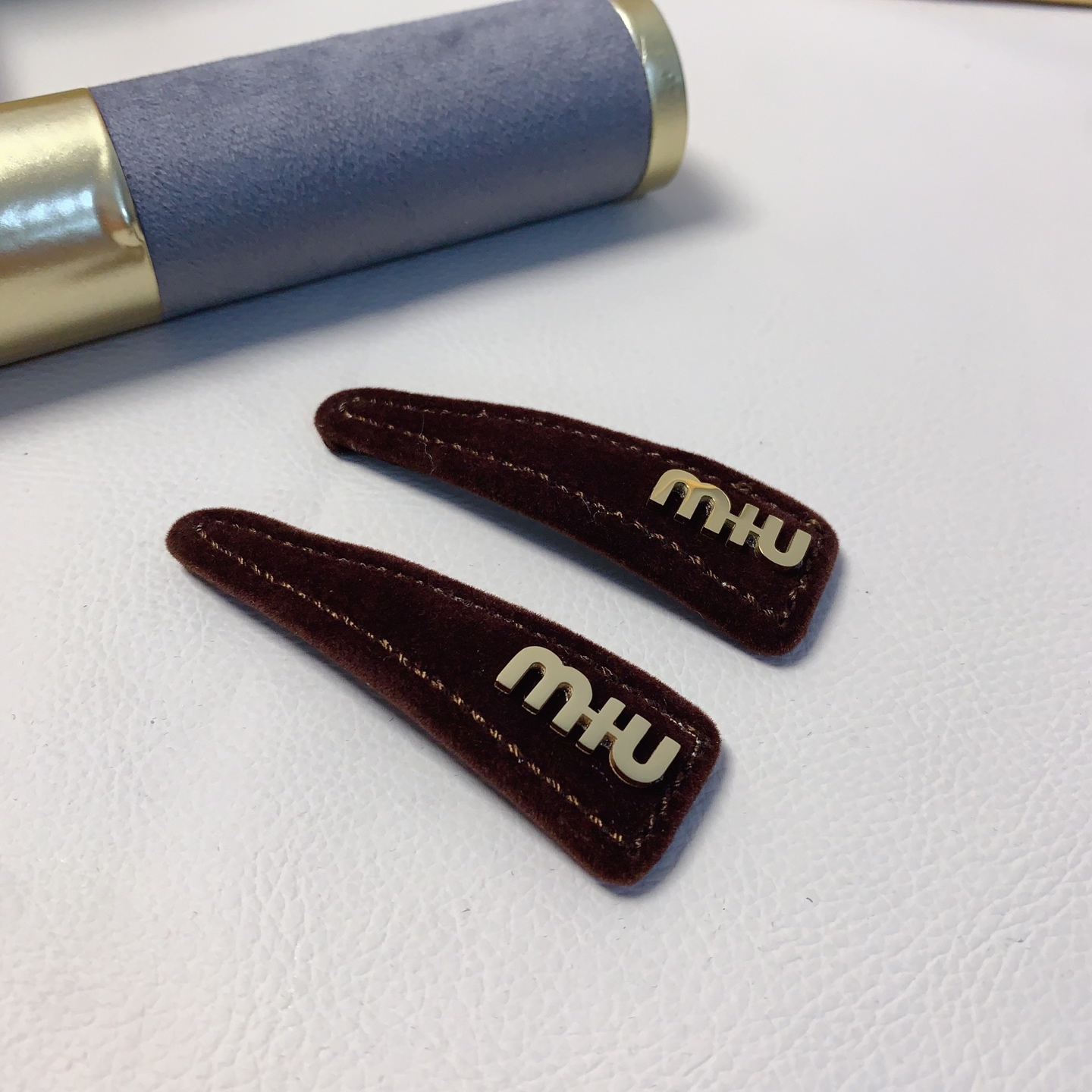 miumiu缪缪miumiu发夹丝绒钛钢logo压夹bb夹边夹日常精致小单品 气质百搭小仙女必入单品 宝