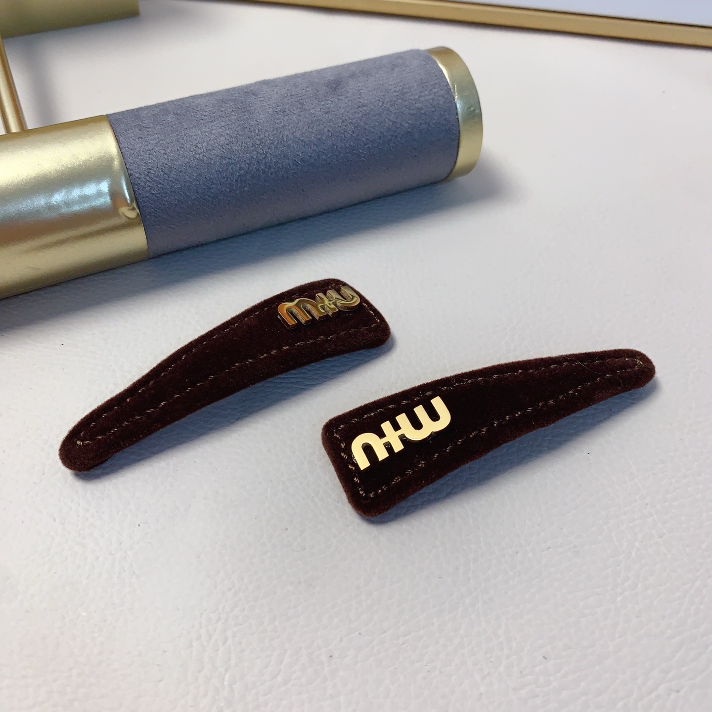 miumiu缪缪miumiu发夹丝绒钛钢logo压夹bb夹边夹日常精致小单品 气质百搭小仙女必入单品 宝