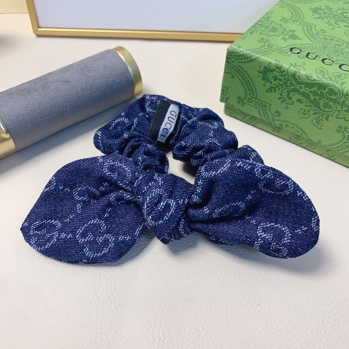Gucci Gucci Goma para el cabello Goma con lazo y orejas de conejo, coletero grande Elegante y versátil, imprescindible …