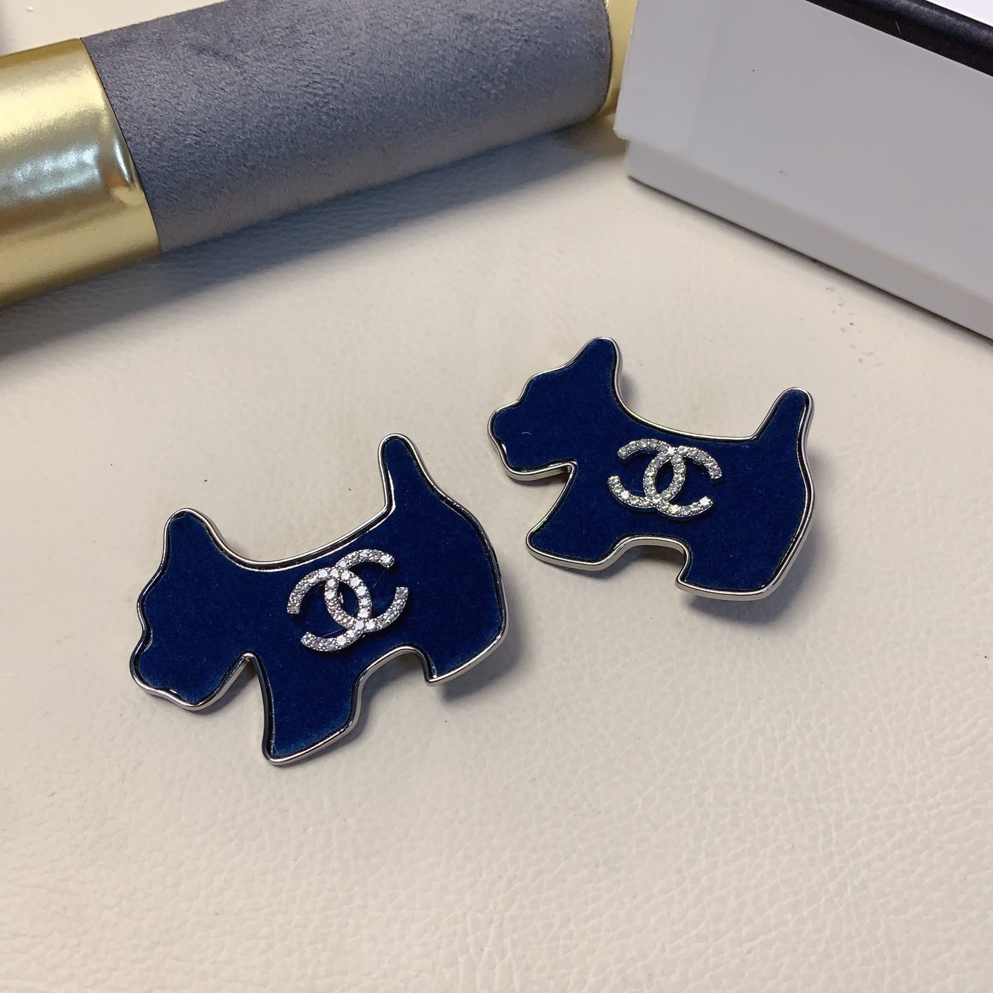 chanel小香chanel发夹丝绒小狗🐕压夹边夹日常精致小单品 气质百搭小仙女必入单品 宝藏款 闭眼入