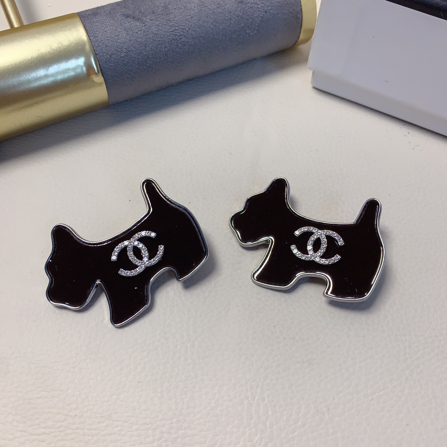 chanel小香chanel发夹丝绒小狗🐕压夹边夹日常精致小单品 气质百搭小仙女必入单品 宝藏款 闭眼入