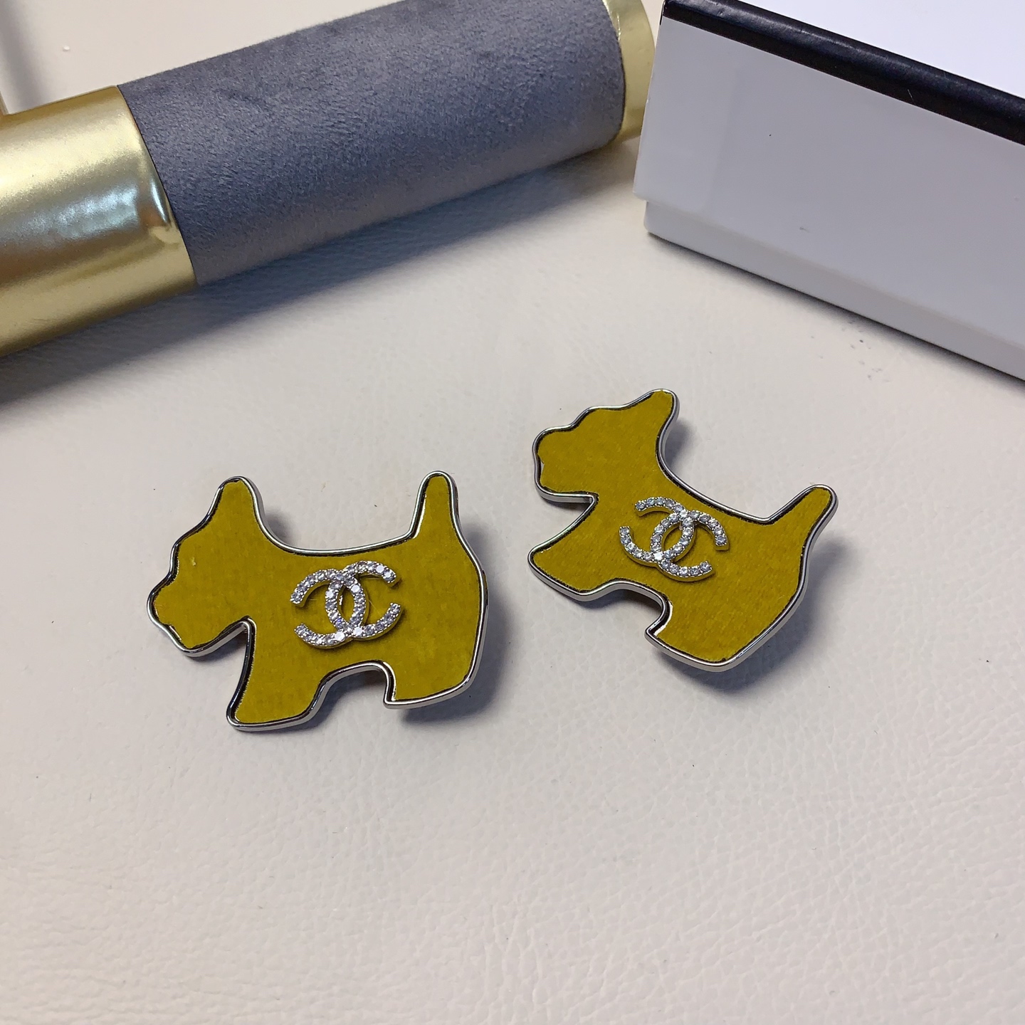 chanel小香chanel发夹丝绒小狗🐕压夹边夹日常精致小单品 气质百搭小仙女必入单品 宝藏款 闭眼入