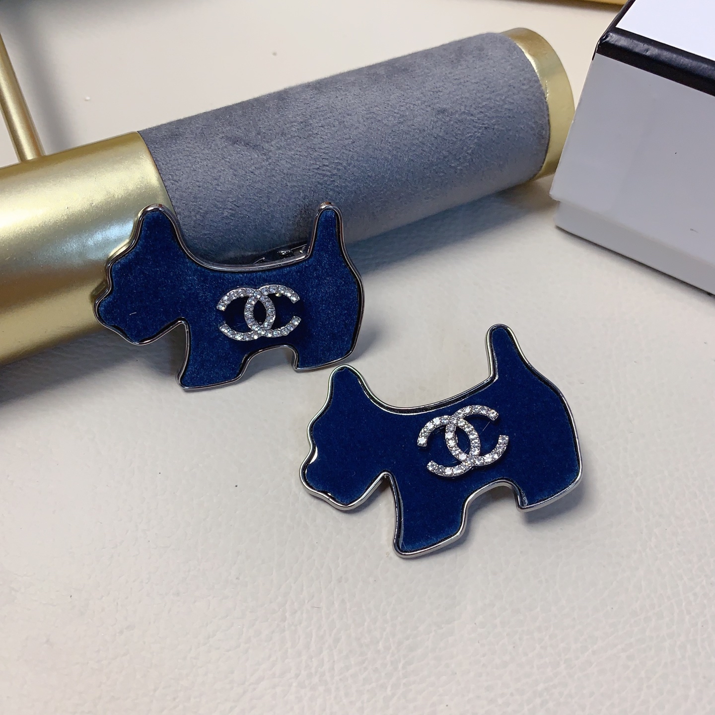 chanel小香chanel发夹丝绒小狗🐕压夹边夹日常精致小单品 气质百搭小仙女必入单品 宝藏款 闭眼入