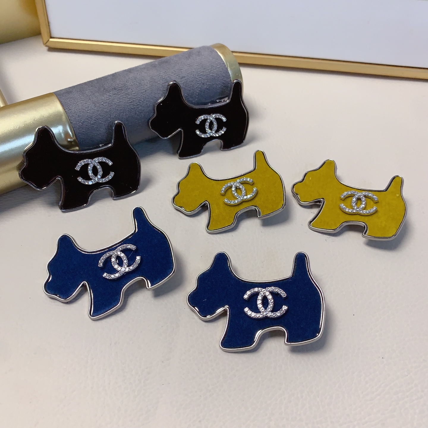 chanel小香chanel发夹丝绒小狗🐕压夹边夹日常精致小单品 气质百搭小仙女必入单品 宝藏款 闭眼入