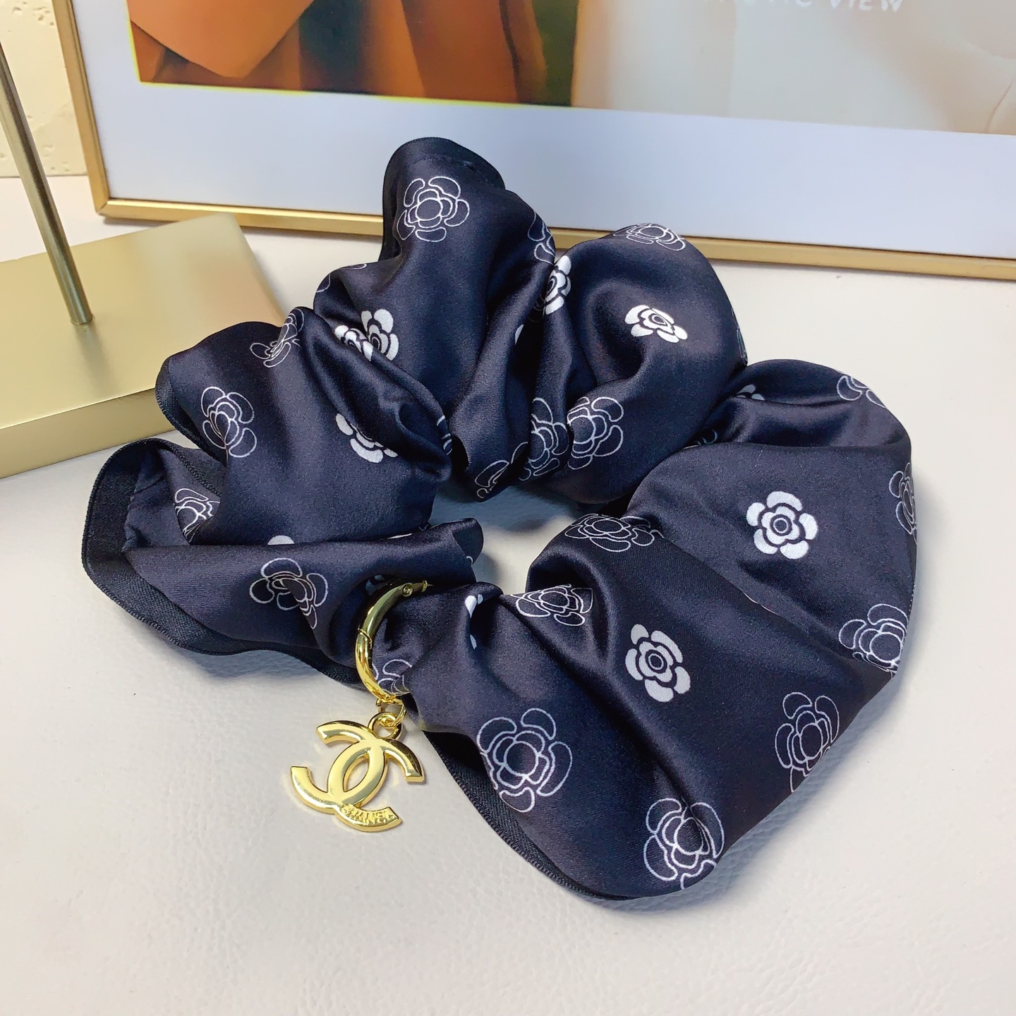 chanel小香chanel皮筋绸缎吊牌logo皮筋发圈大肠圈气质百搭小仙女必入单品 宝藏款 闭眼入🥰推