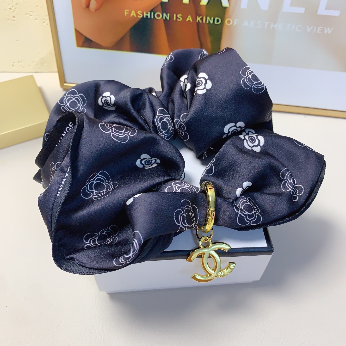chanel小香chanel皮筋绸缎吊牌logo皮筋发圈大肠圈气质百搭小仙女必入单品 宝藏款 闭眼入🥰推