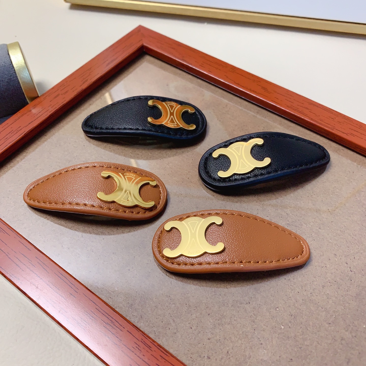 celine celine pinza de clip Arco de Triunfo, logo de acero titanio de cuero, pinza bb, pinza lateral, accesorio pequeño…