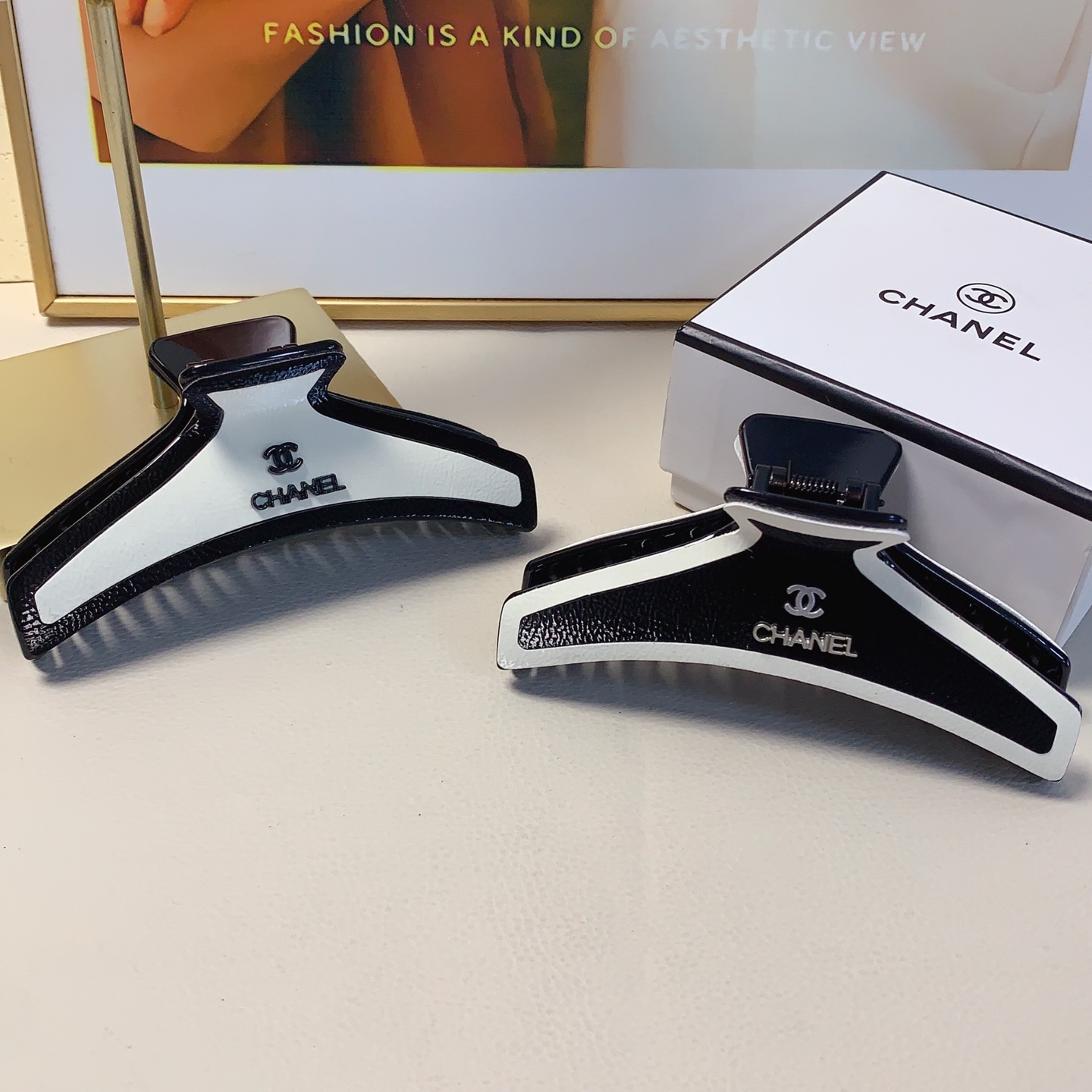 chanel small fragrance chanel claw clip, leather claw clip, elegant and versatile daily exquisite small item, must-have…