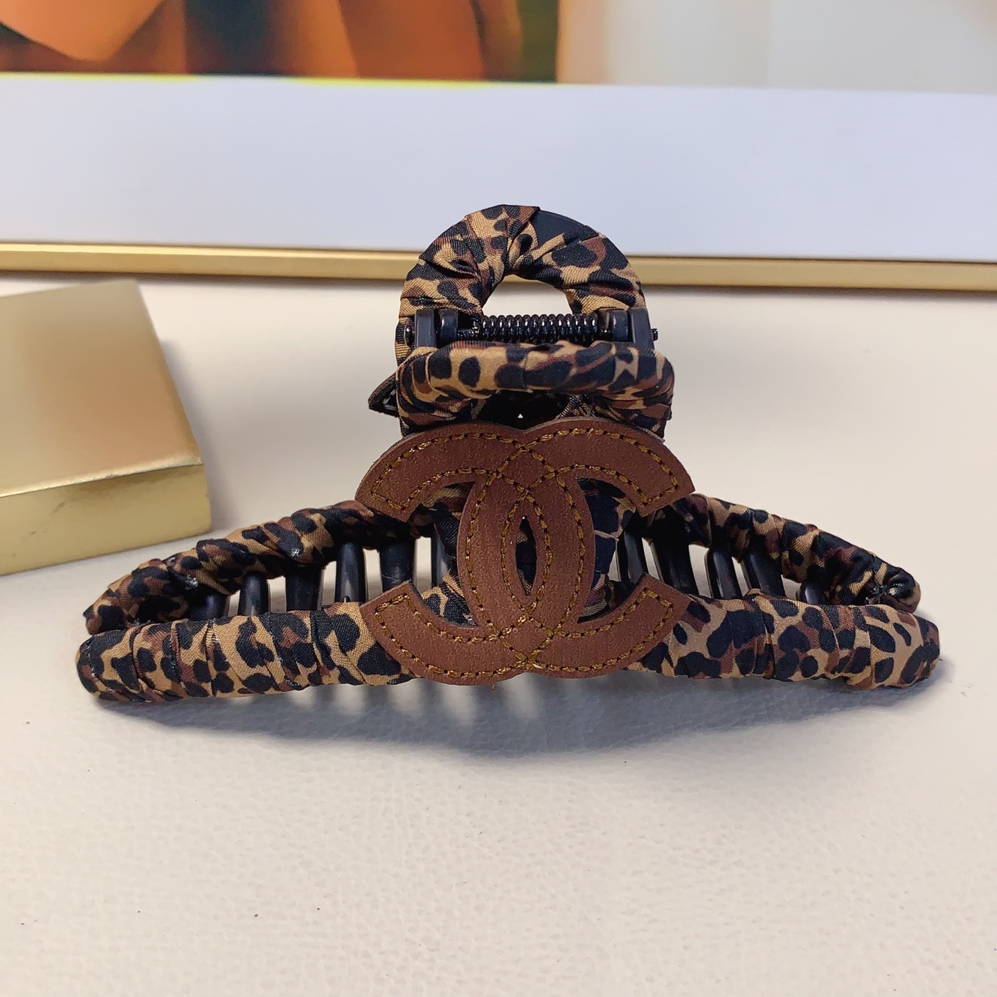 chanel small fragrance chanel claw clip, leopard print cowhide double C claw clip, elegant and versatile daily exquisit…